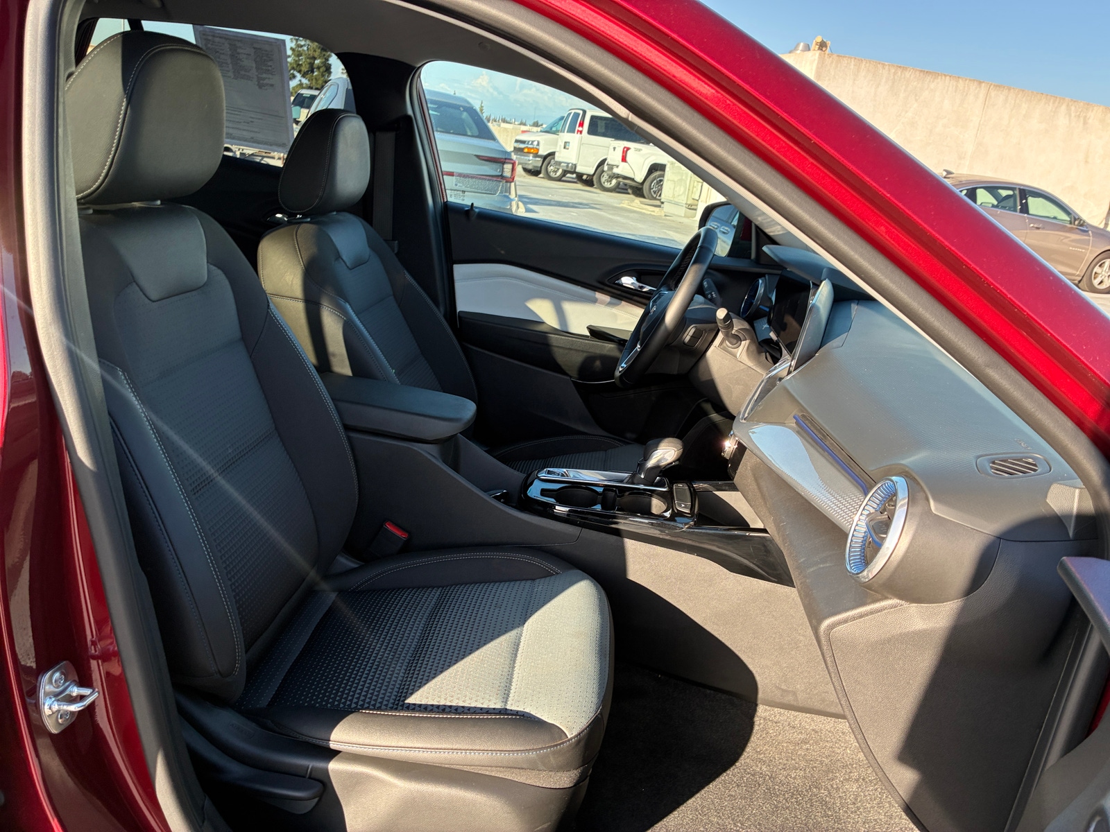 Thumbnail: 2025 Chevrolet Trax - 2