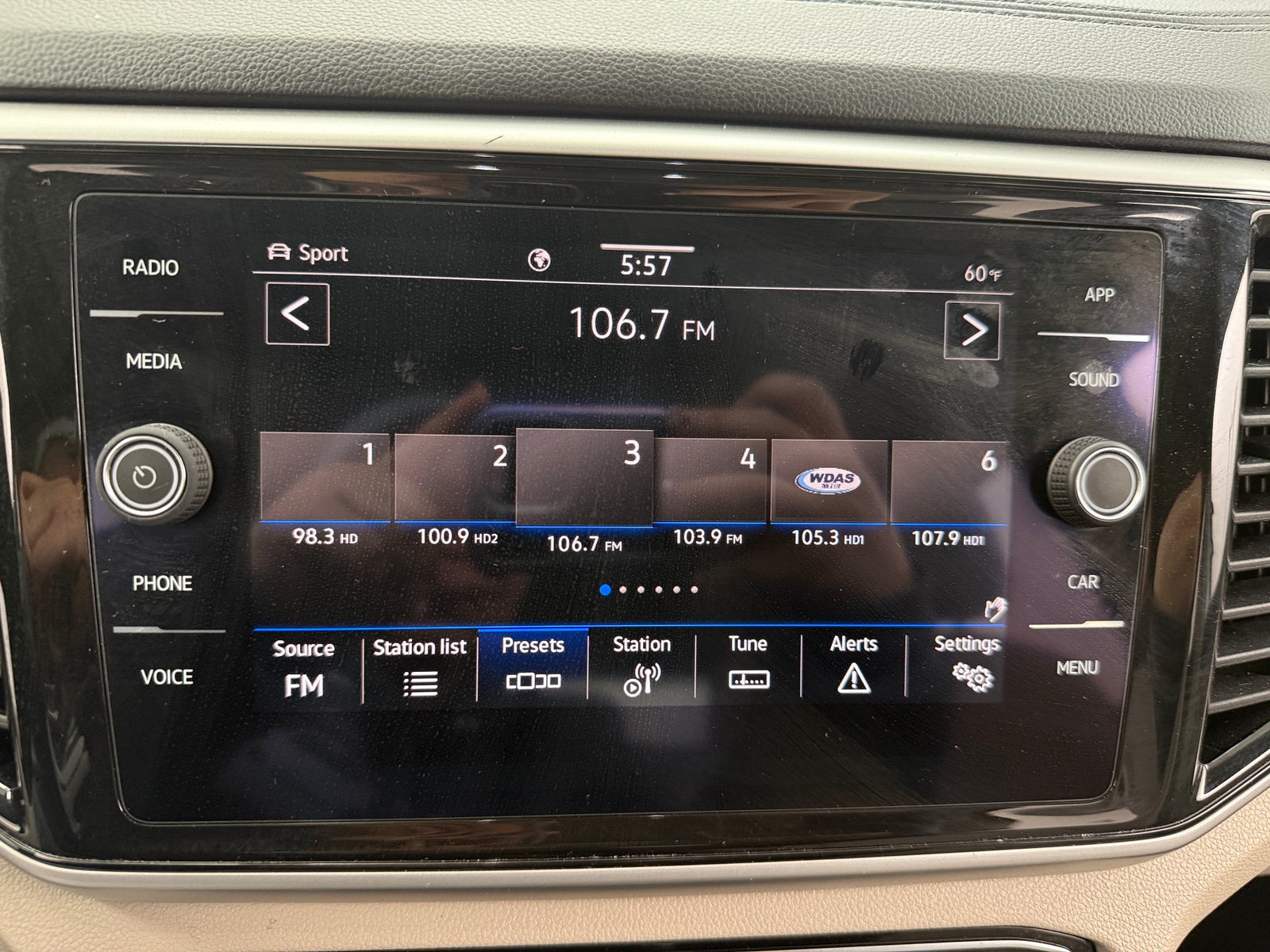 Thumbnail: 2022 Volkswagen Atlas - 3