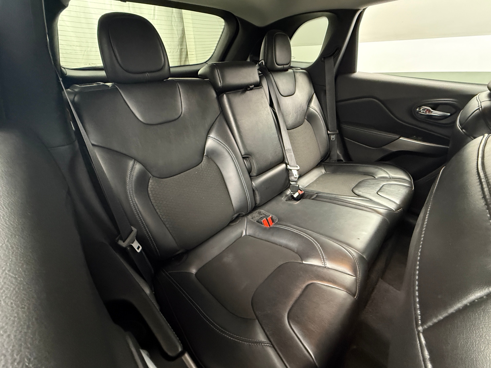 Thumbnail: 2019 Jeep Cherokee - 6