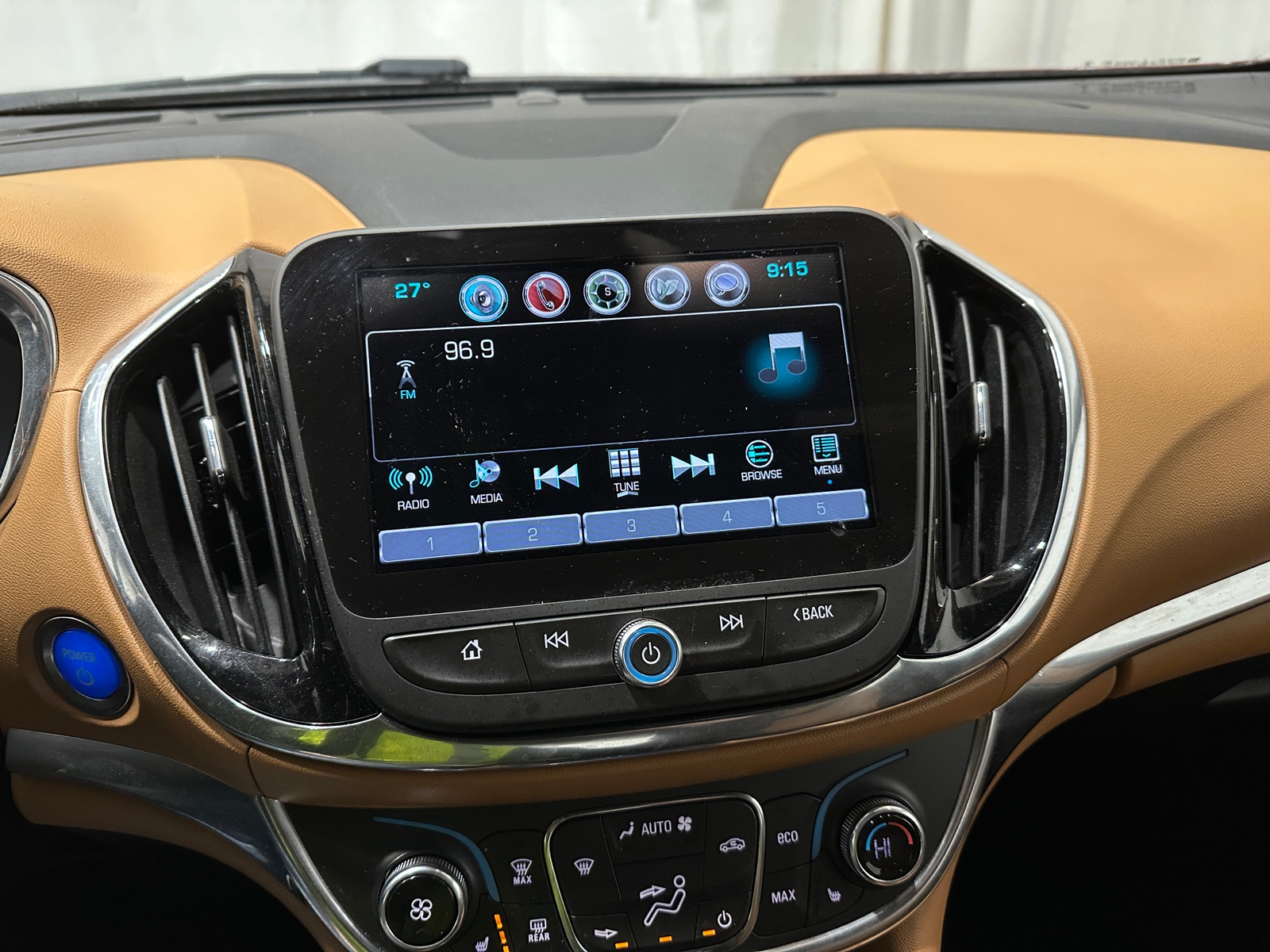 Thumbnail: 2017 Chevrolet Volt - 3