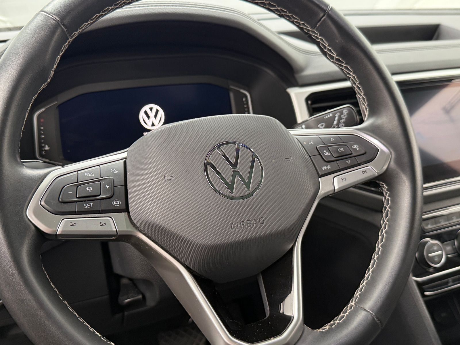 Thumbnail: 2022 Volkswagen Atlas - 4