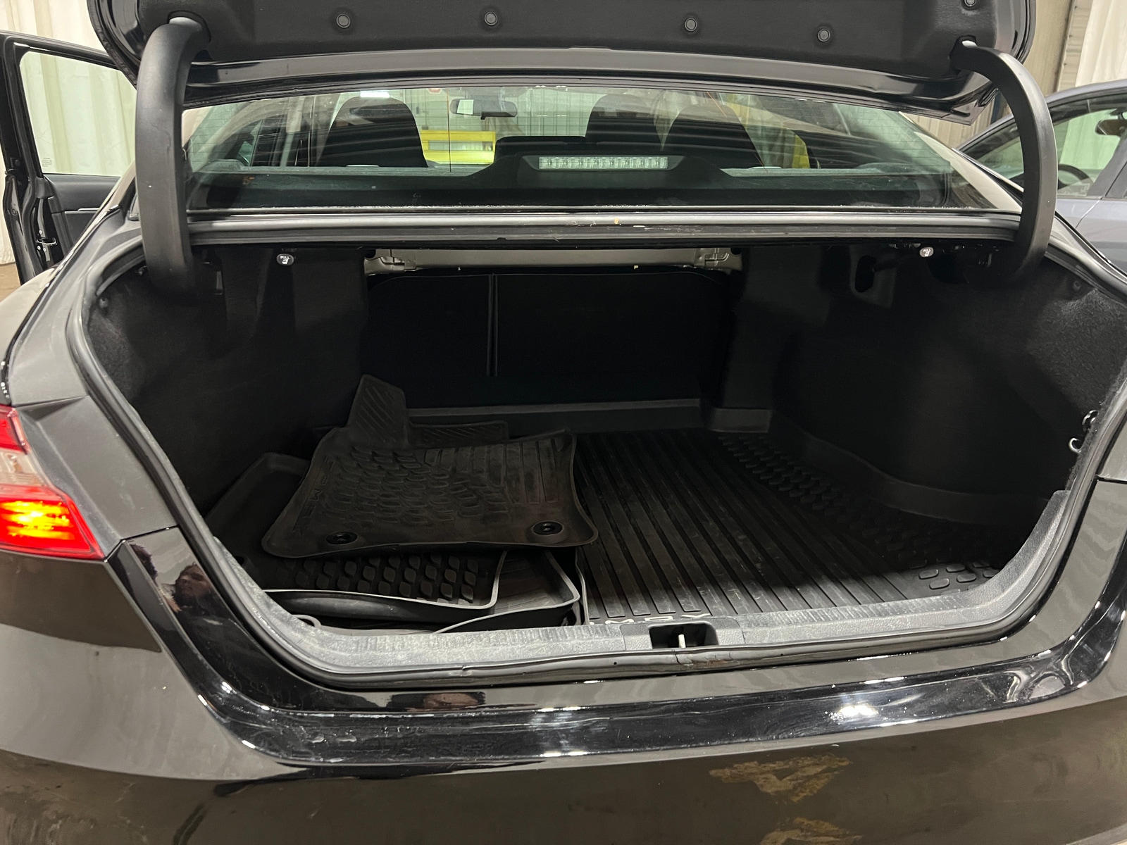 Thumbnail: 2019 Toyota Camry - 7