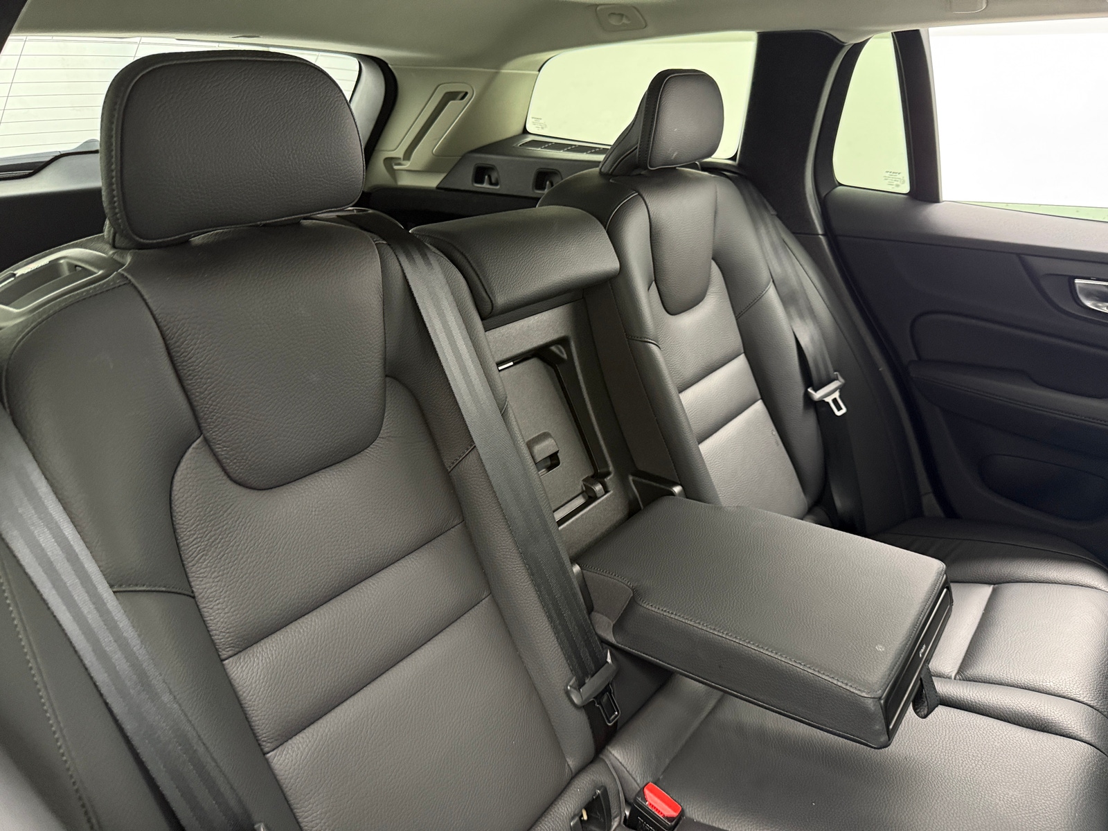 Thumbnail: 2025 Volvo V60 - 5