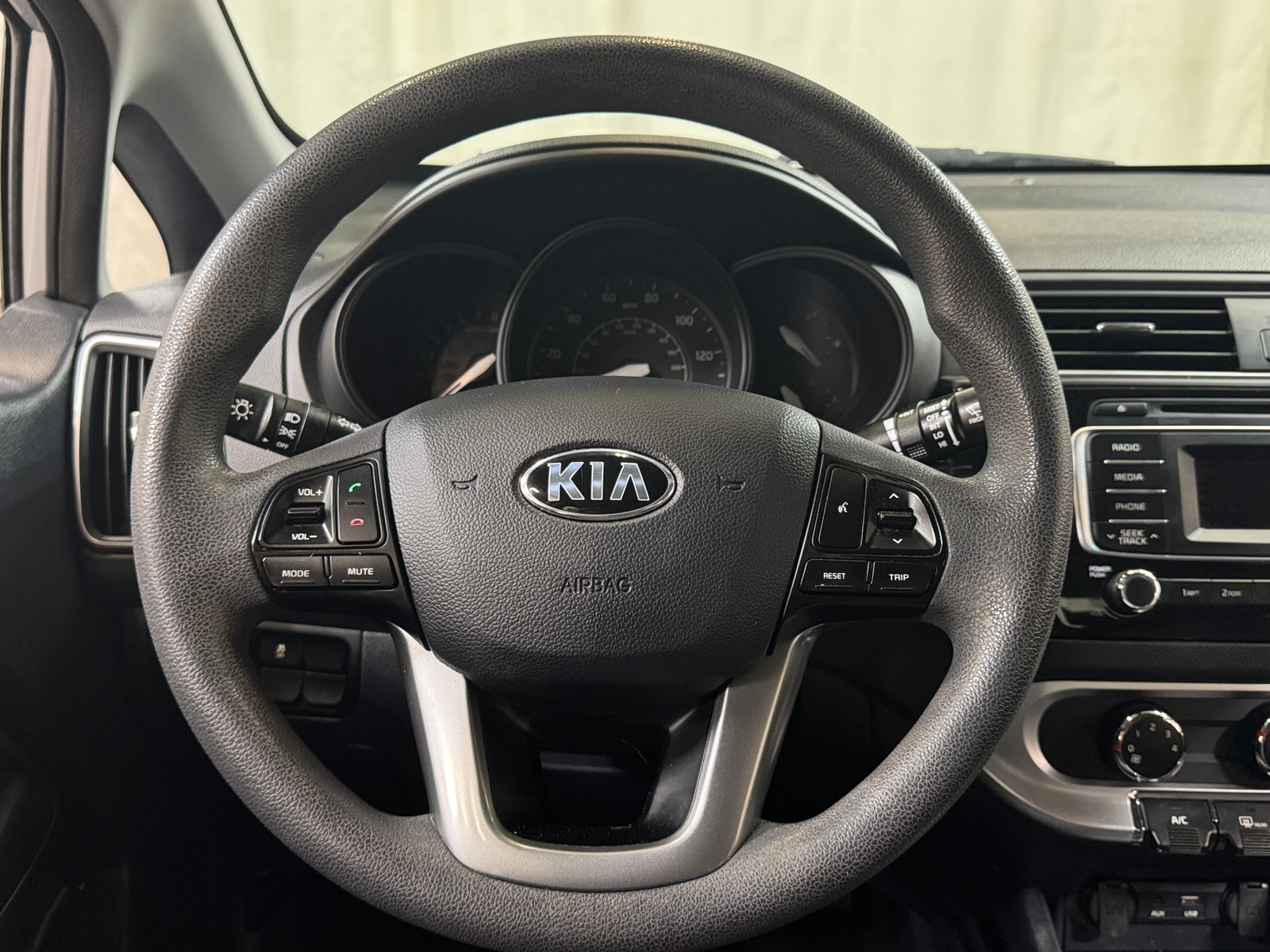 Thumbnail: 2017 Kia Rio - 5