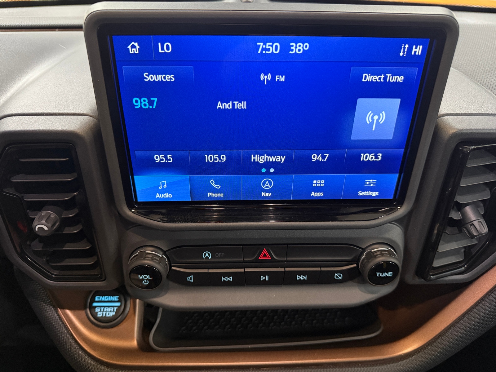 Thumbnail: 2022 Ford Bronco Sport - 3