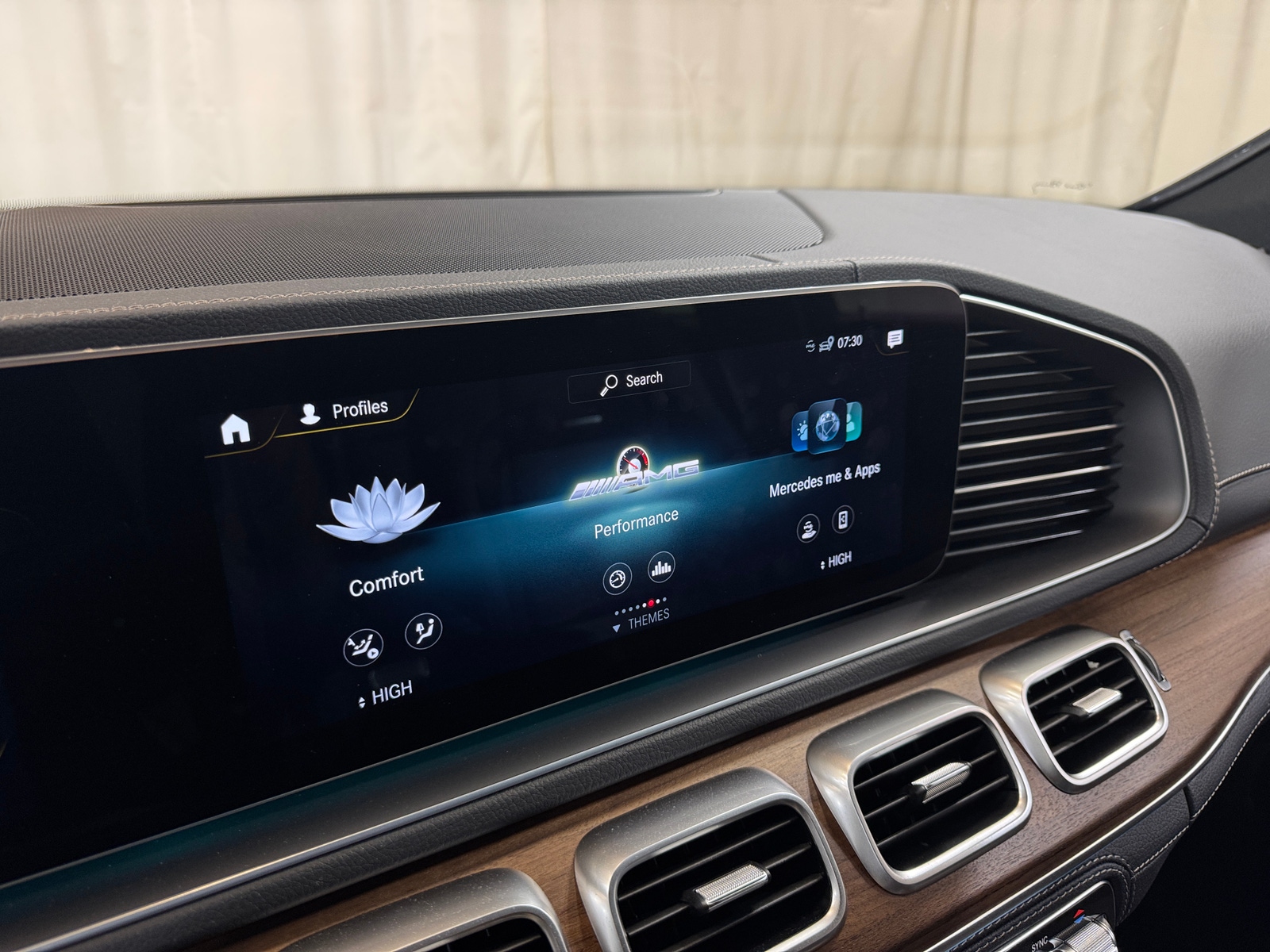 Thumbnail: 2023 Mercedes-Benz GLE - 3