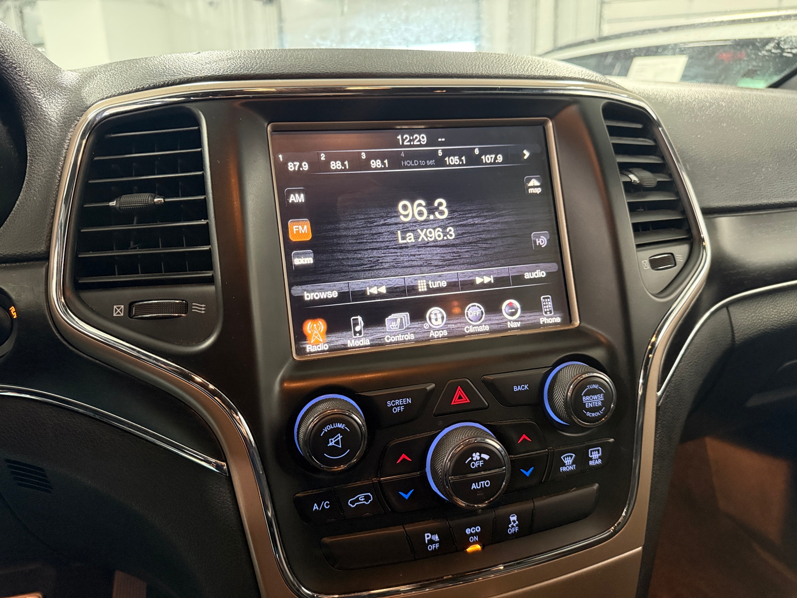 Thumbnail: 2014 Jeep Grand Cherokee - 3