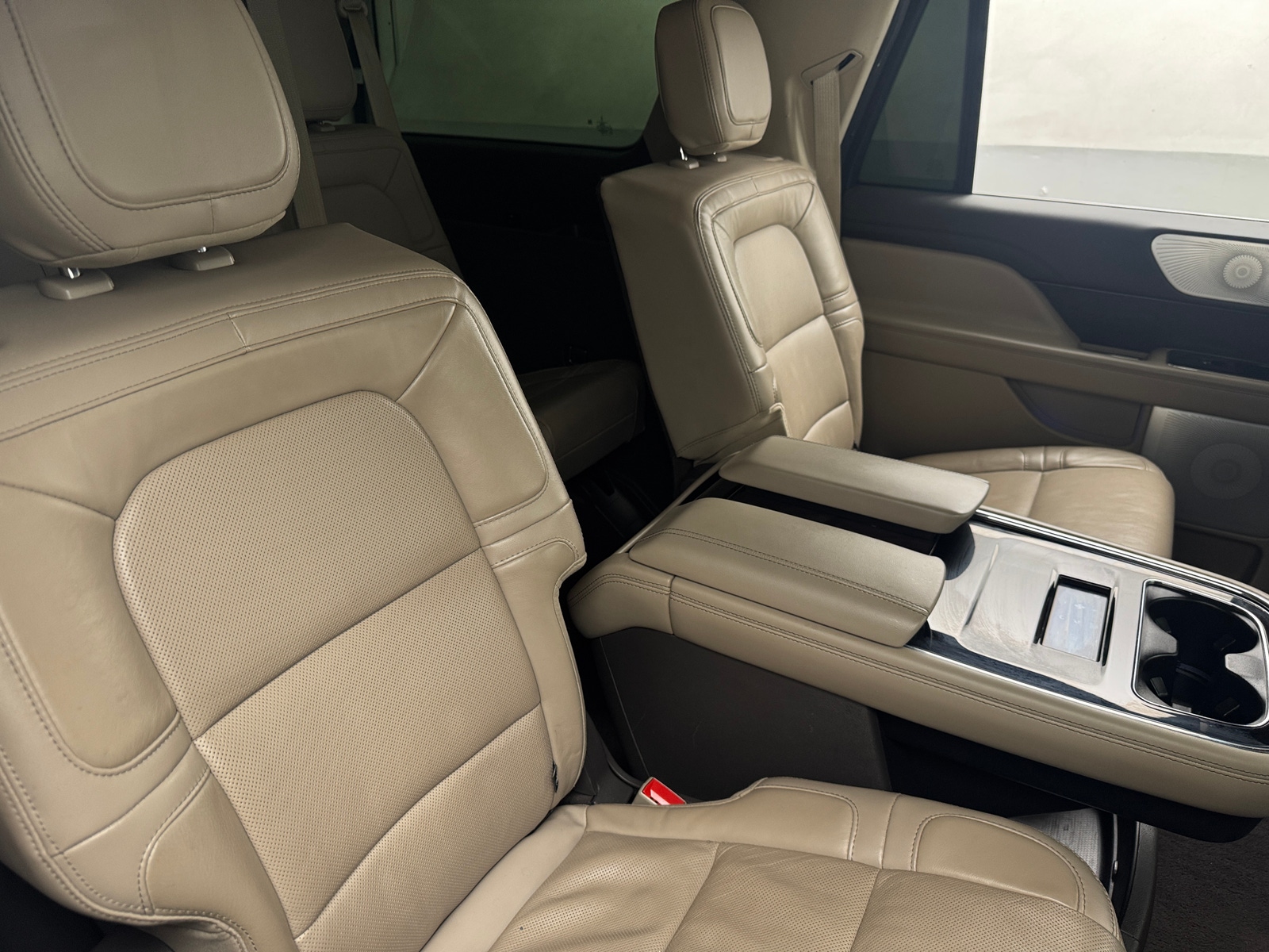 Thumbnail: 2022 Lincoln Navigator L - 5