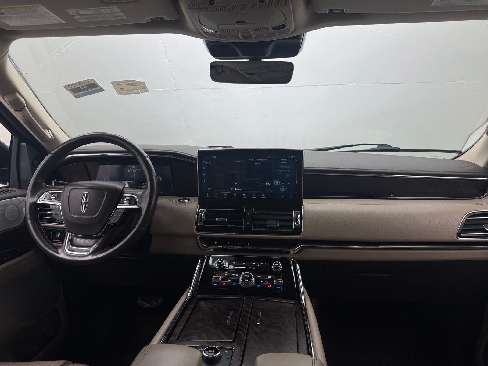 Thumbnail: 2022 Lincoln Navigator L - 2