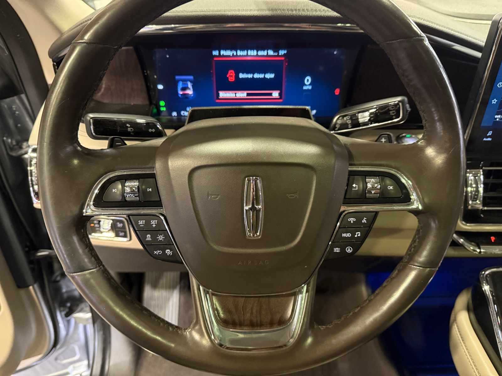 Thumbnail: 2022 Lincoln Navigator L - 4