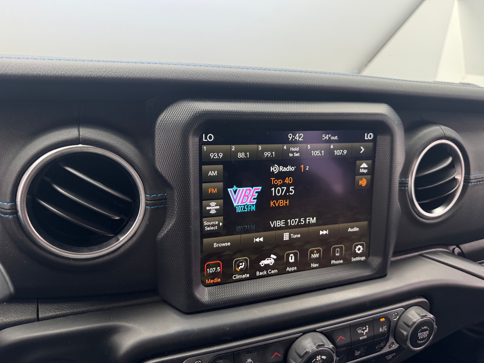 Thumbnail: 2021 Jeep Wrangler - 3