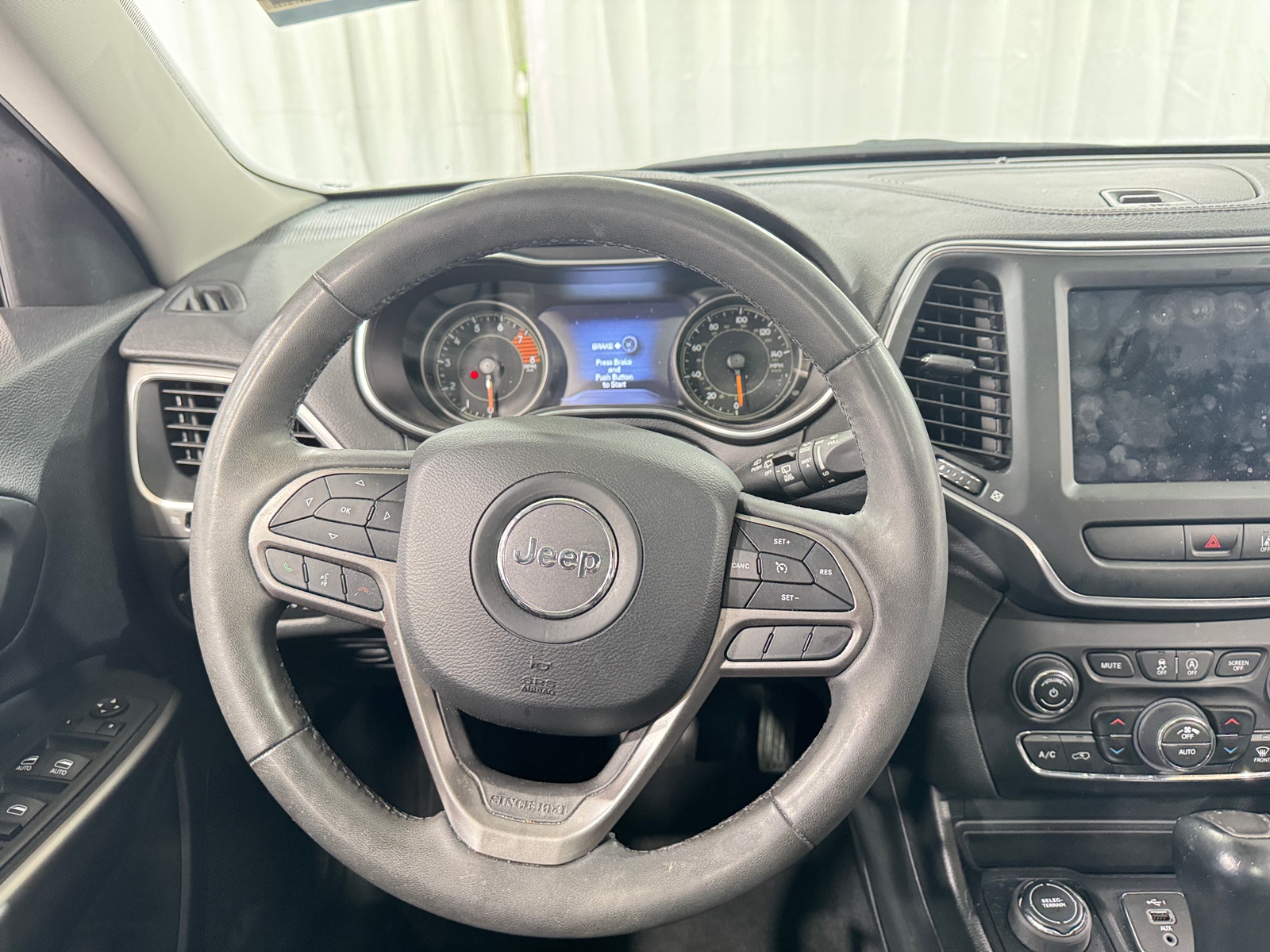 Thumbnail: 2022 Jeep Cherokee - 4