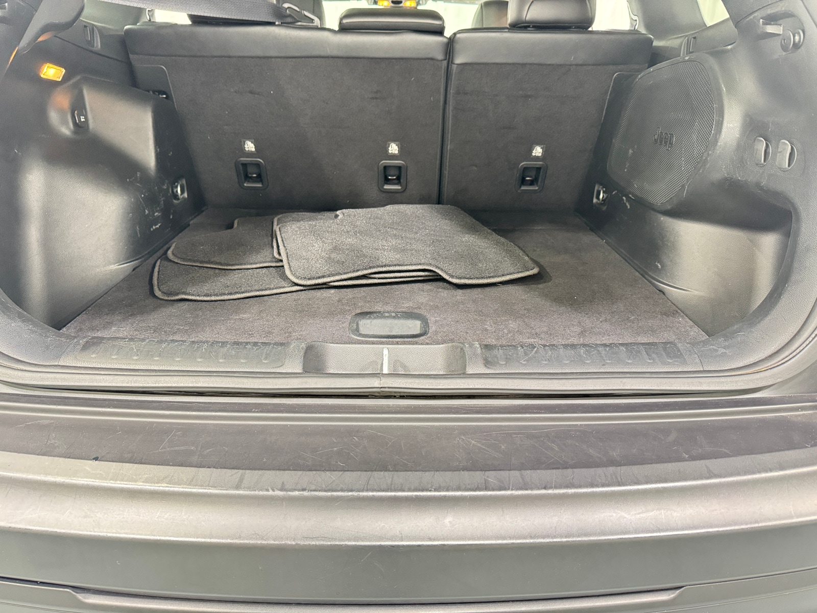 Thumbnail: 2022 Jeep Cherokee - 6