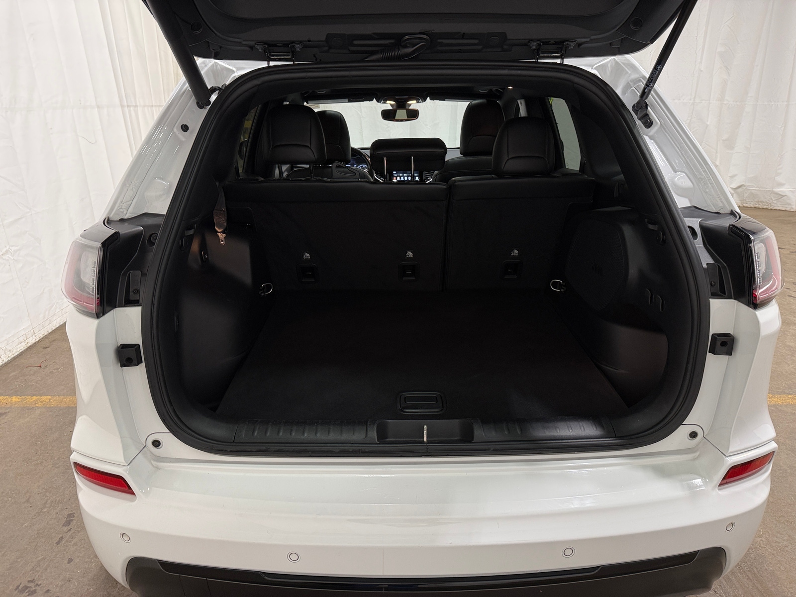 Thumbnail: 2020 Jeep Cherokee - 6