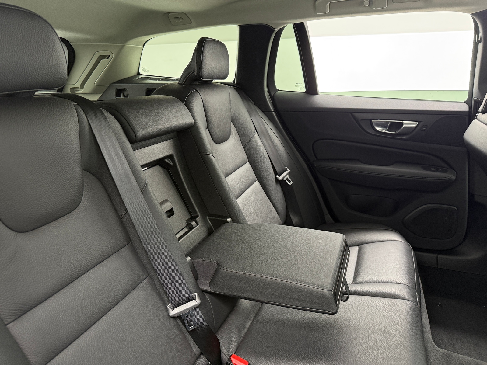 Thumbnail: 2025 Volvo V60 - 5