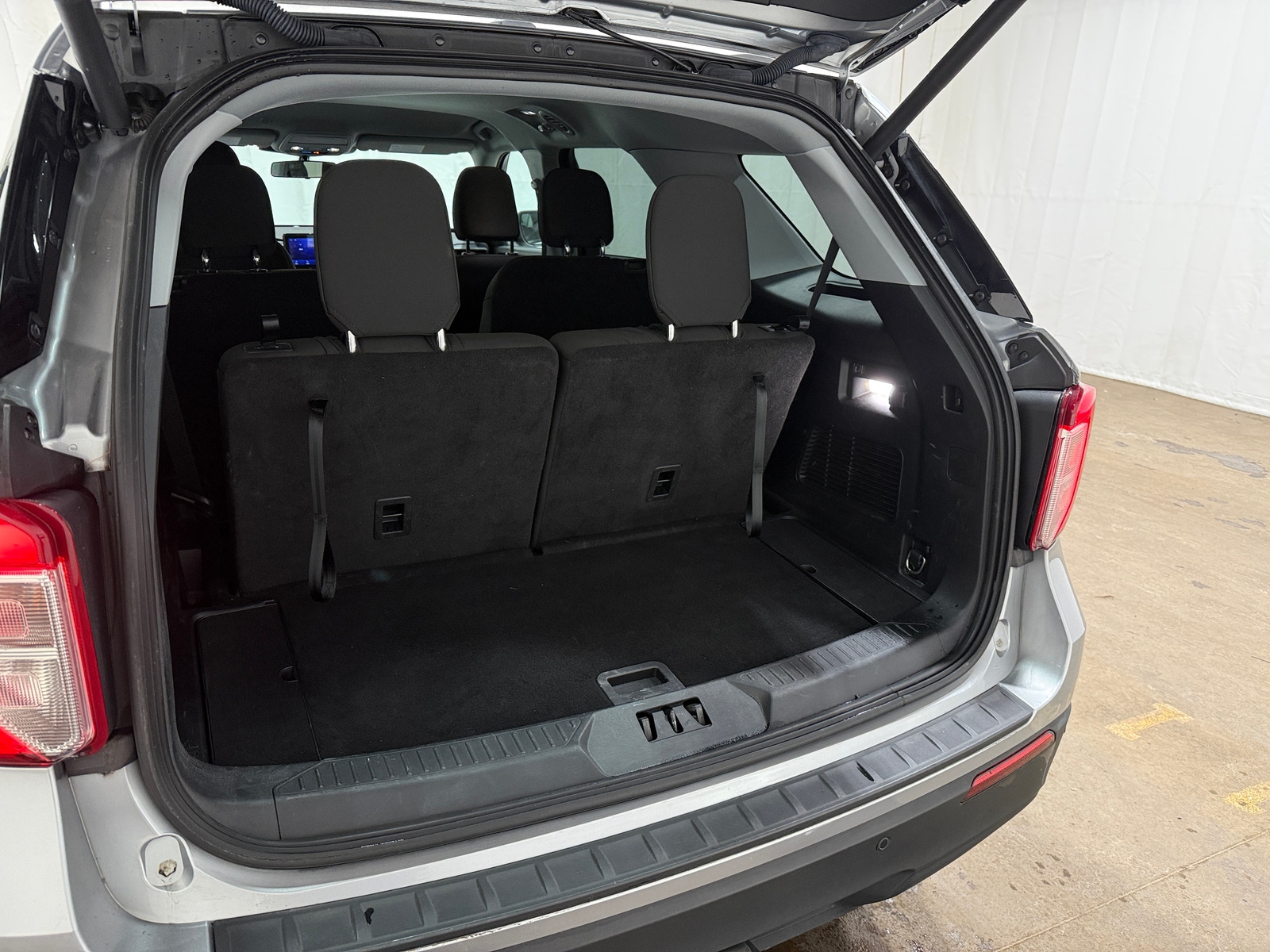 Thumbnail: 2022 Ford Explorer - 7