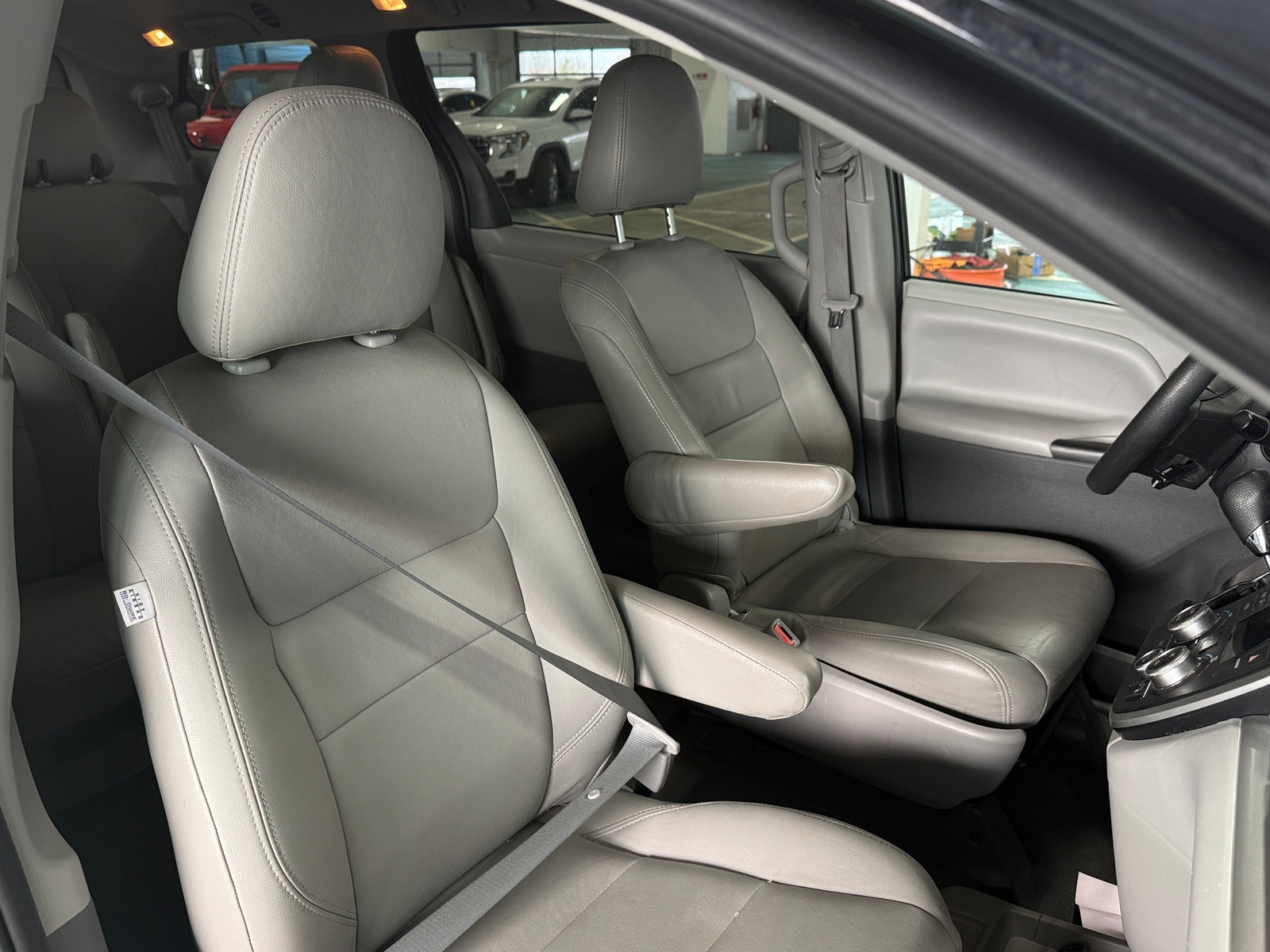 Thumbnail: 2020 Toyota Sienna - 2