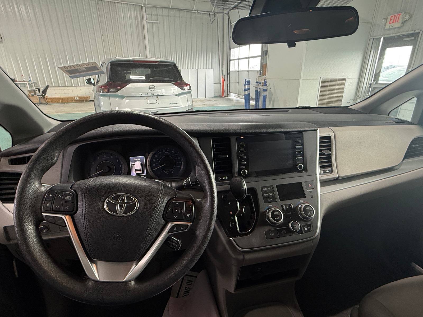 Thumbnail: 2020 Toyota Sienna - 3