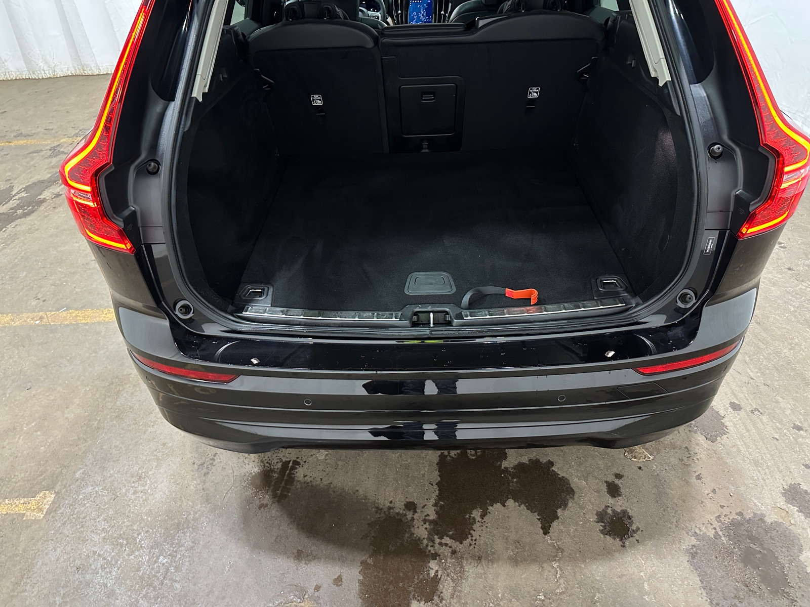 Thumbnail: 2022 Volvo XC60 - 7