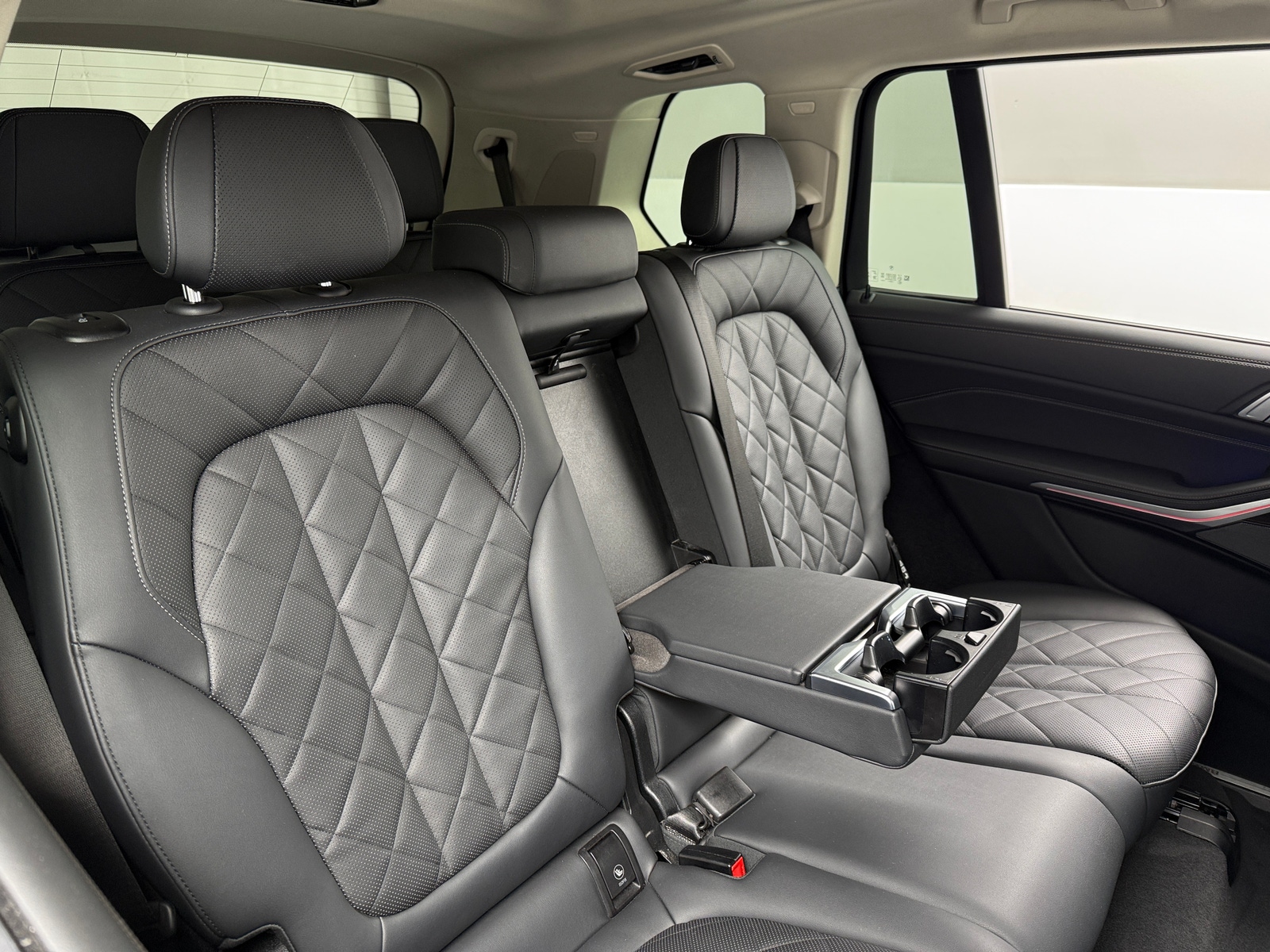 Thumbnail: 2024 BMW X7 - 6