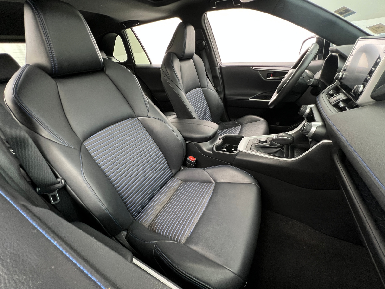 Thumbnail: 2022 Toyota RAV4 - 2