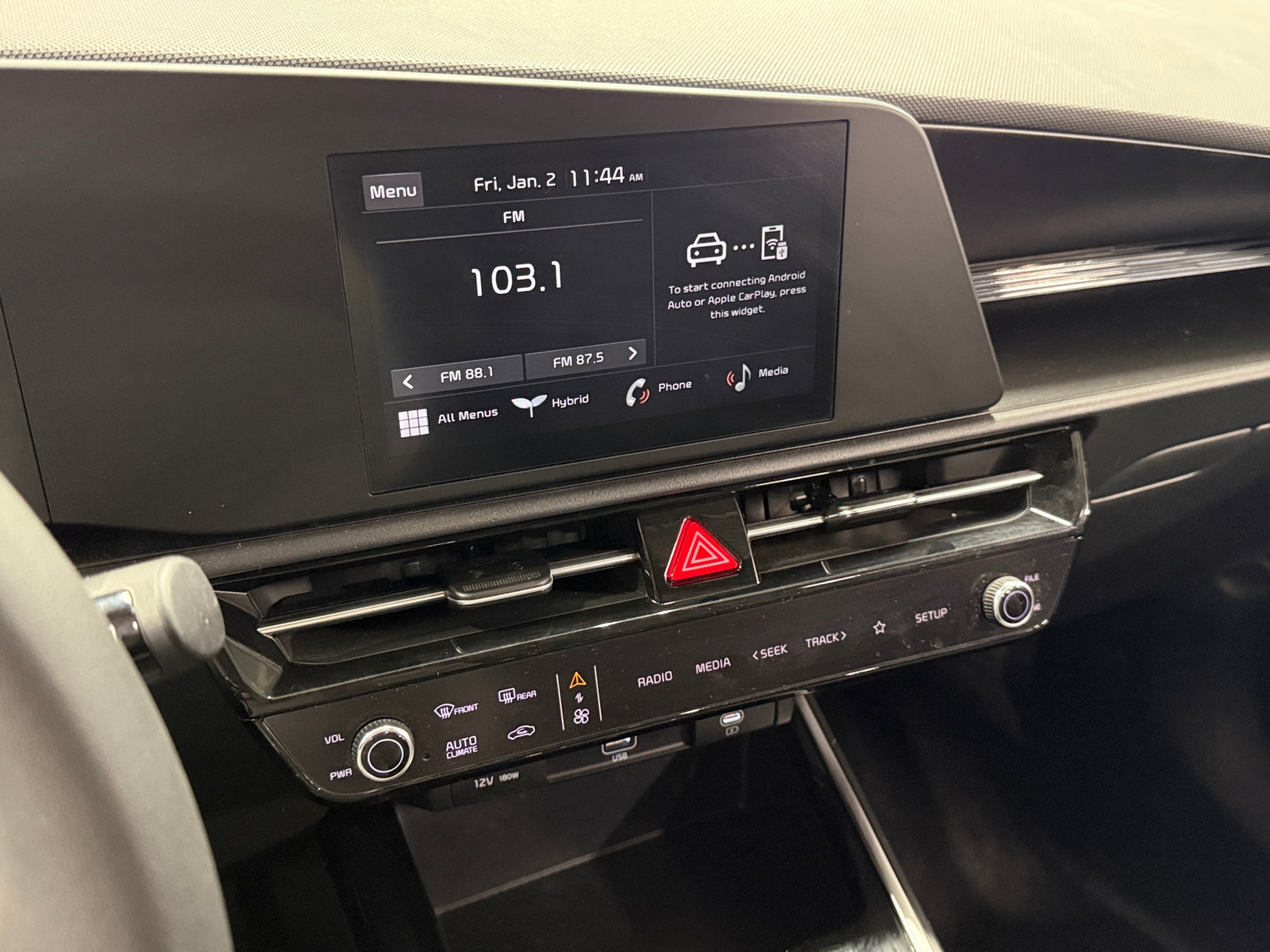 Thumbnail: 2024 Kia Niro - 4