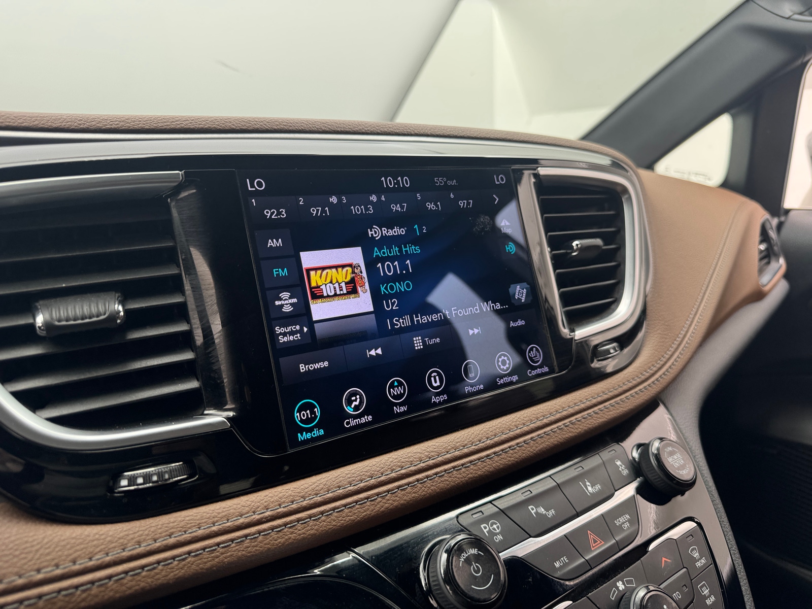 Thumbnail: 2020 Chrysler Pacifica - 3