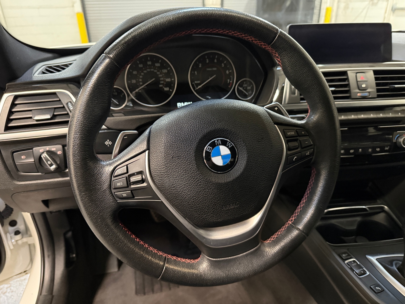 Thumbnail: 2017 BMW 3 Series - 4