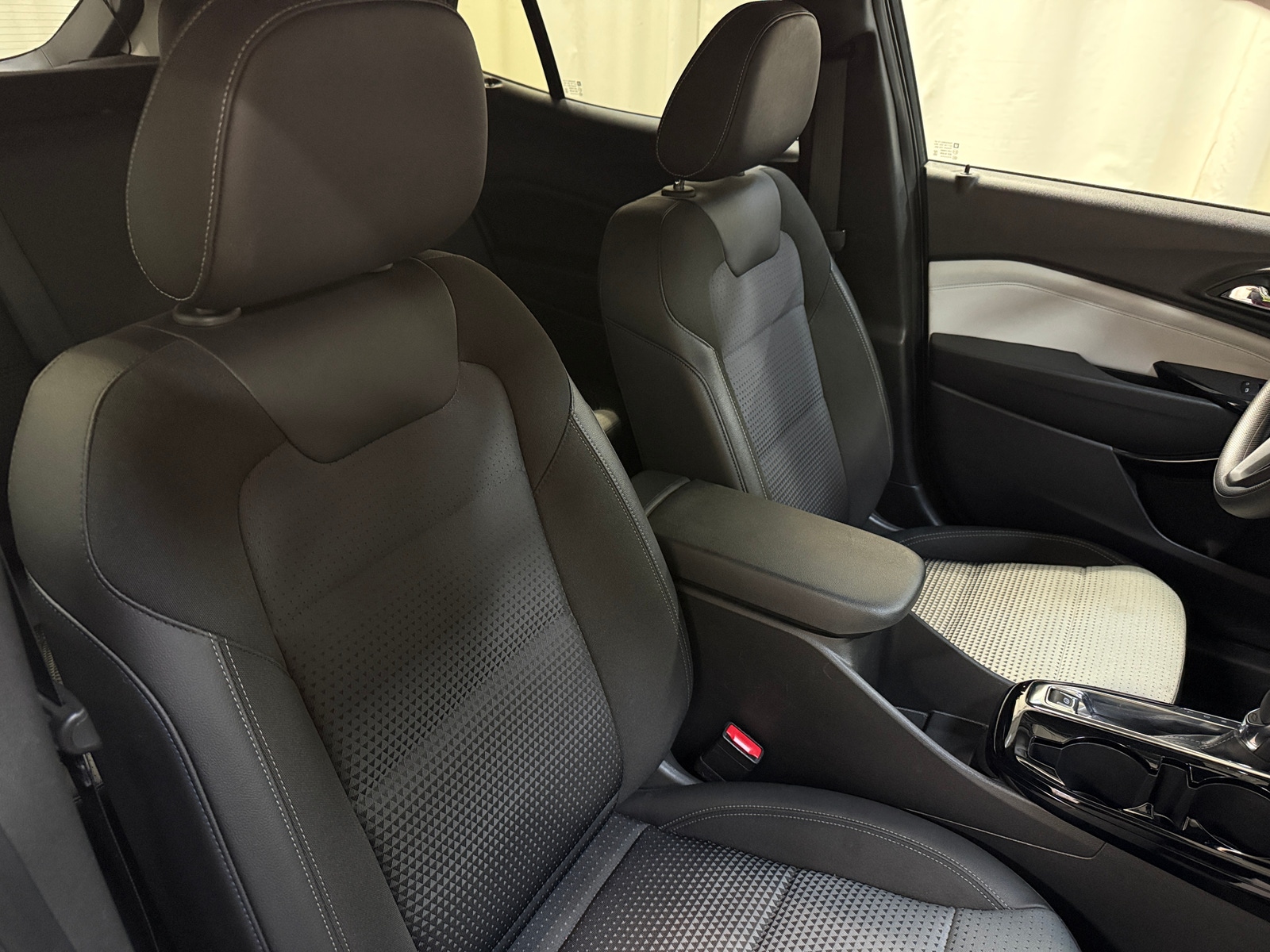 Thumbnail: 2025 Chevrolet Trax - 2