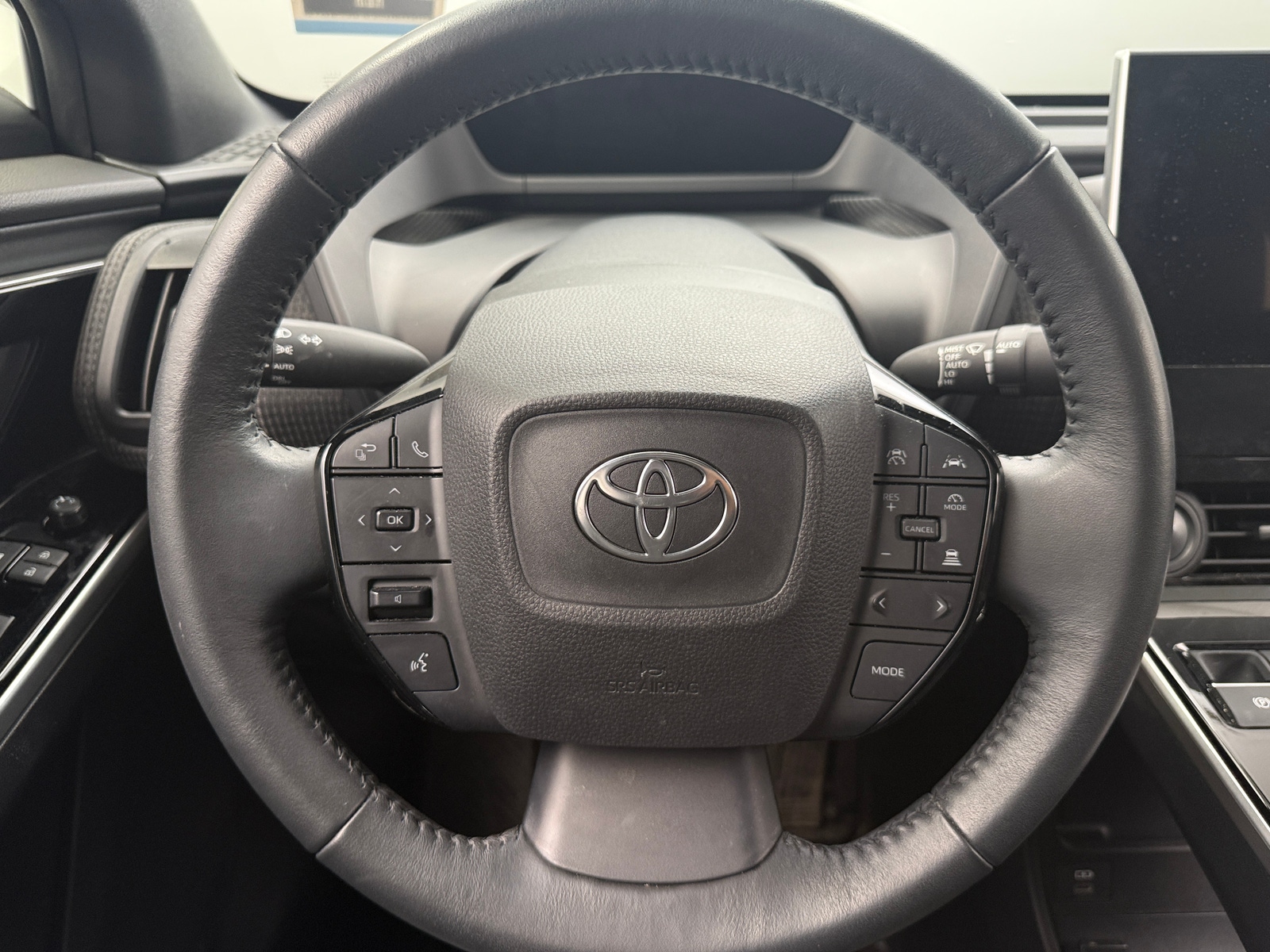 Thumbnail: 2023 Toyota bZ4X - 4