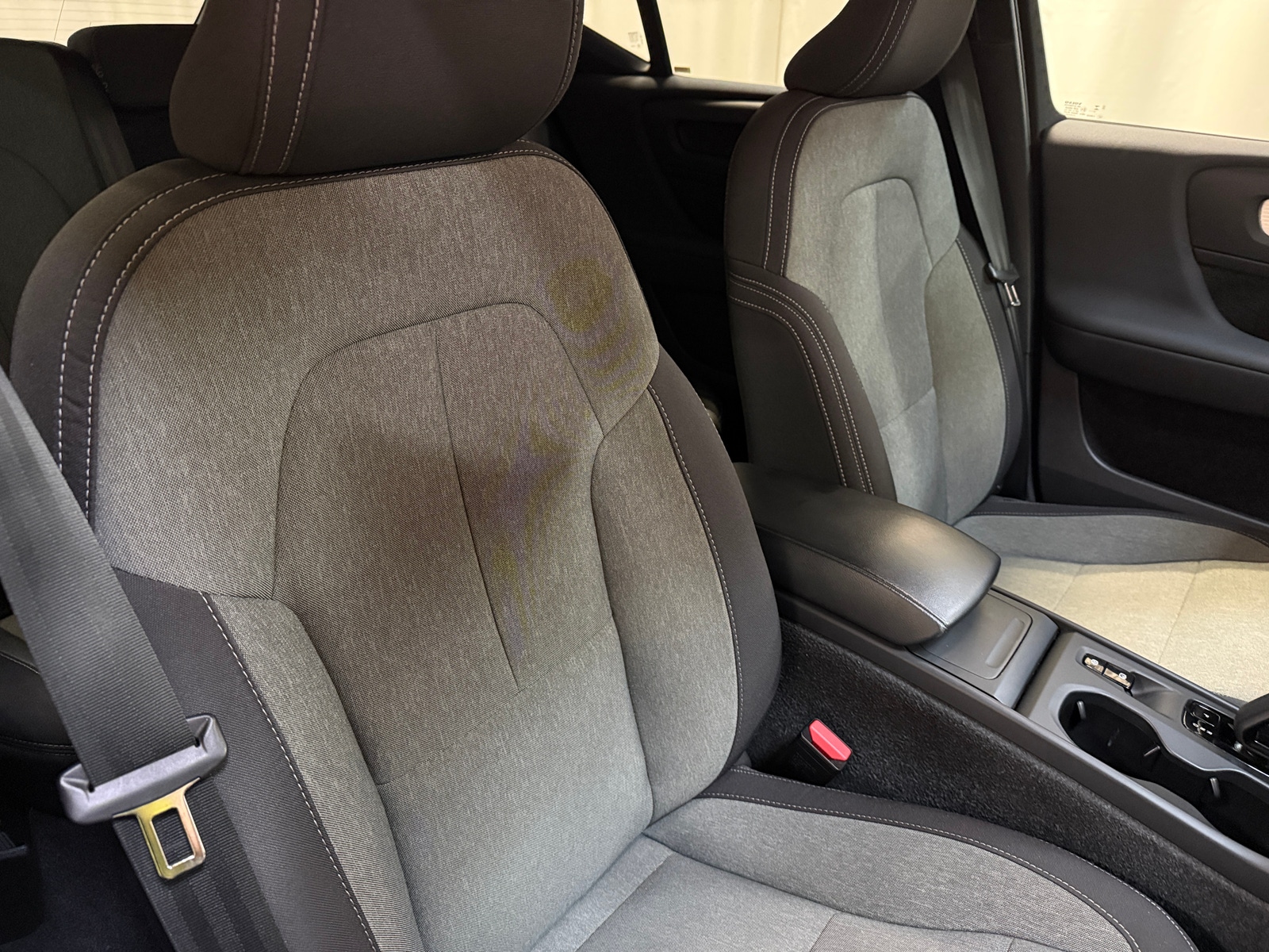 Thumbnail: 2024 Volvo XC40 - 2