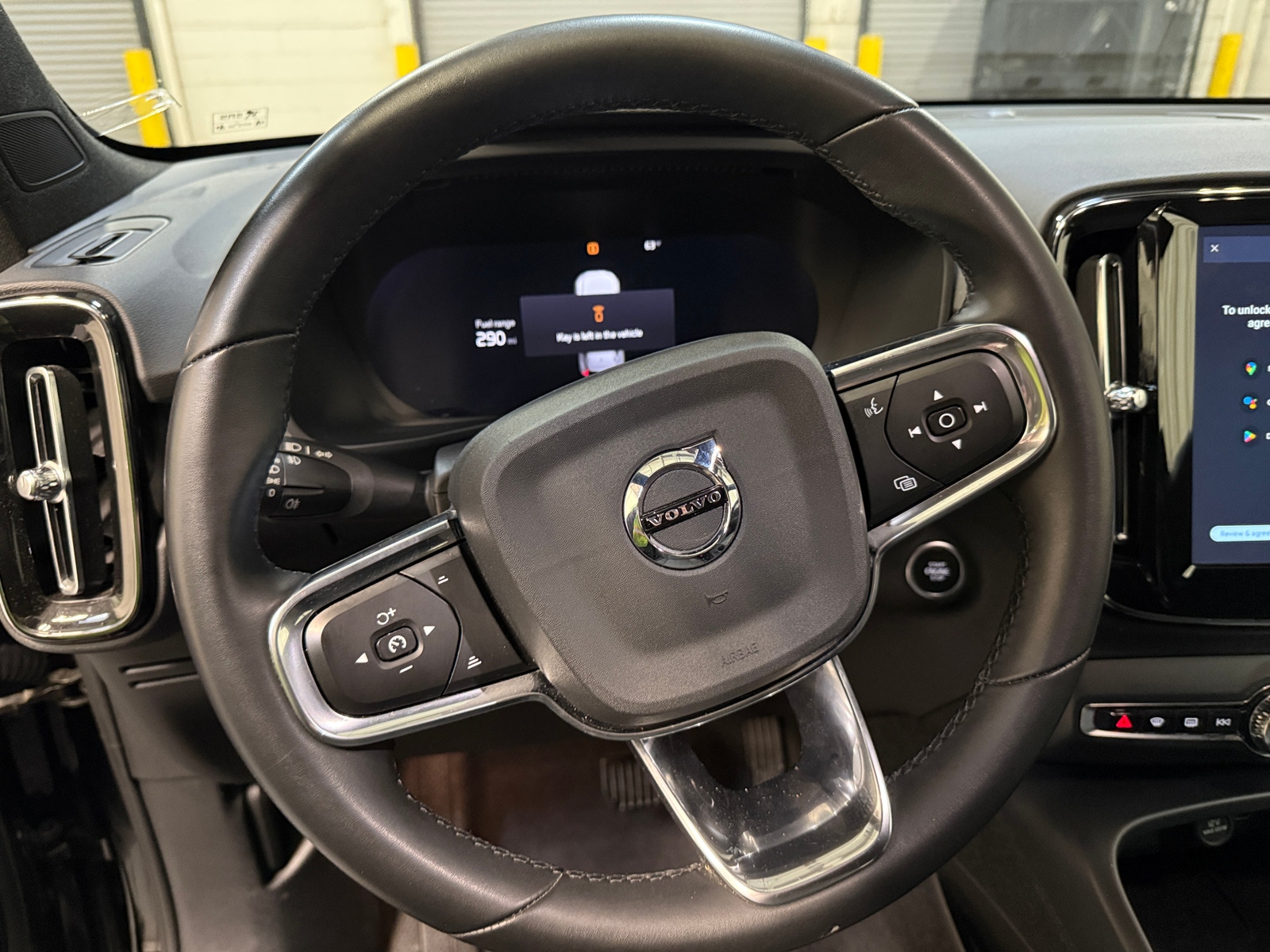 Thumbnail: 2024 Volvo XC40 - 5