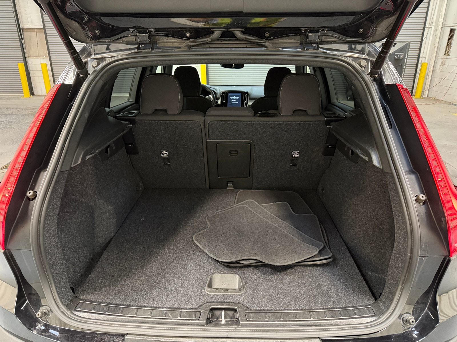 Thumbnail: 2024 Volvo XC40 - 7