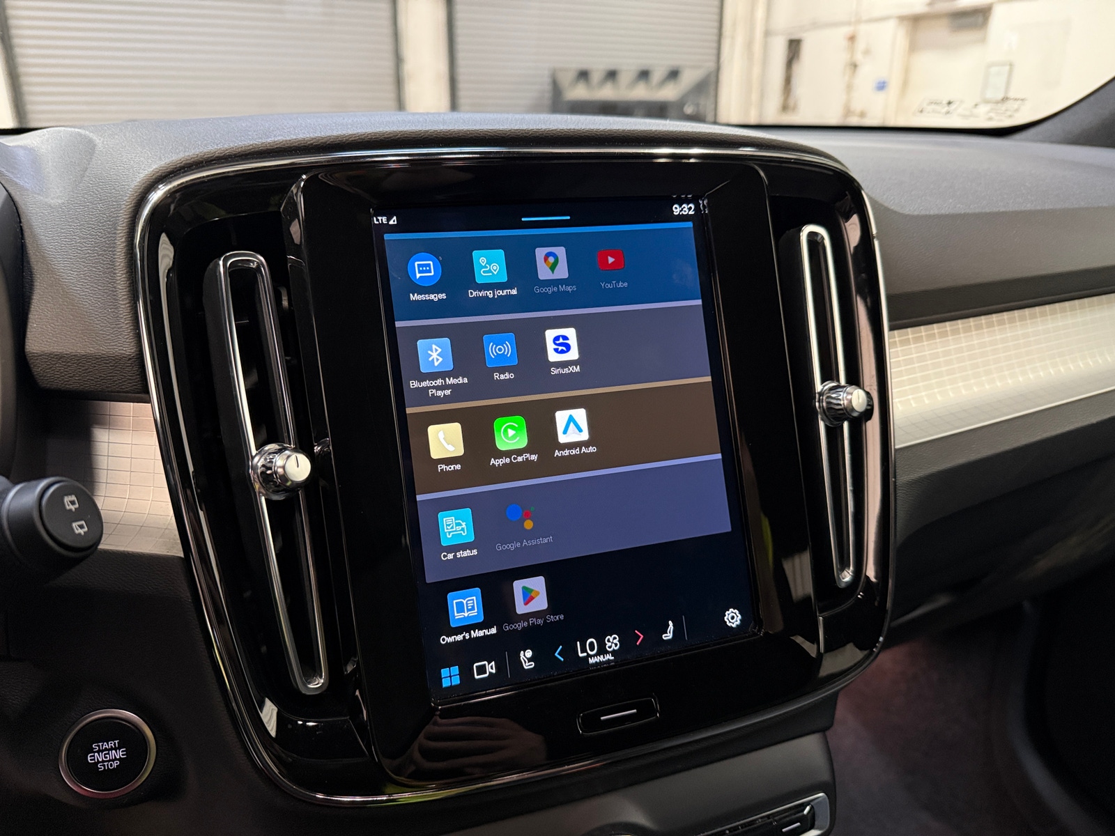 Thumbnail: 2024 Volvo XC40 - 4