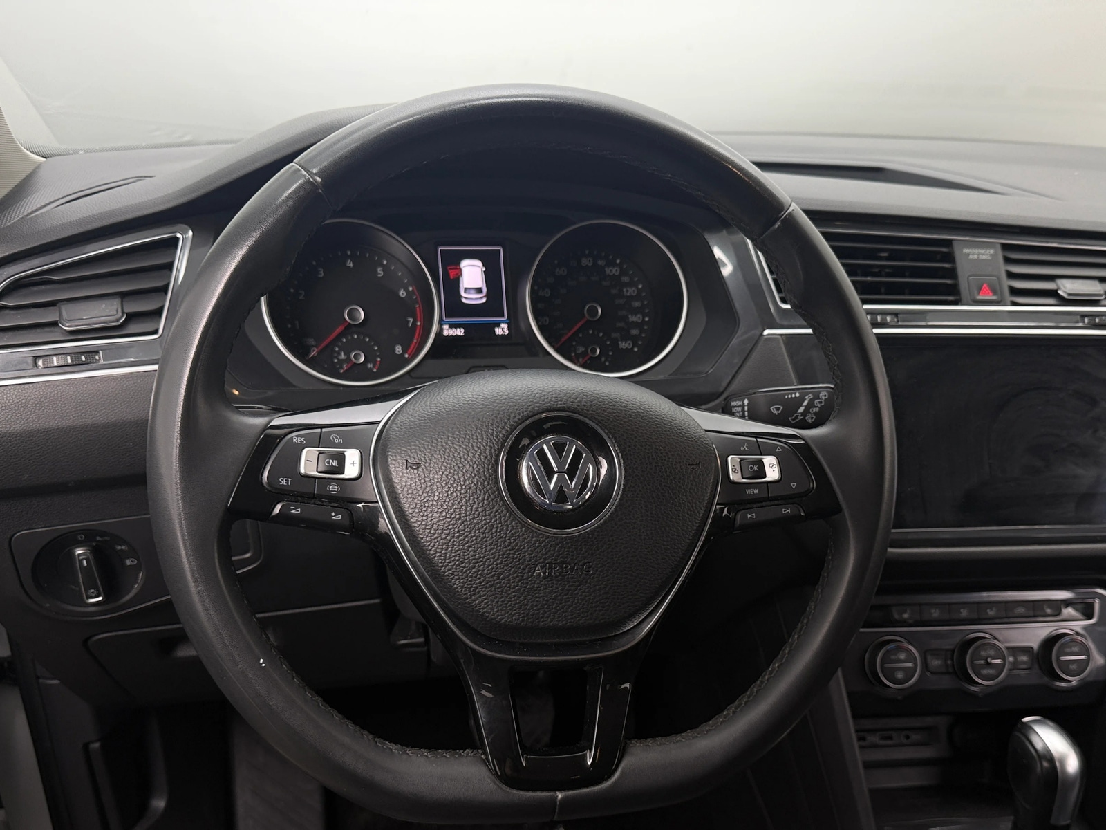 Thumbnail: 2020 Volkswagen Tiguan - 4