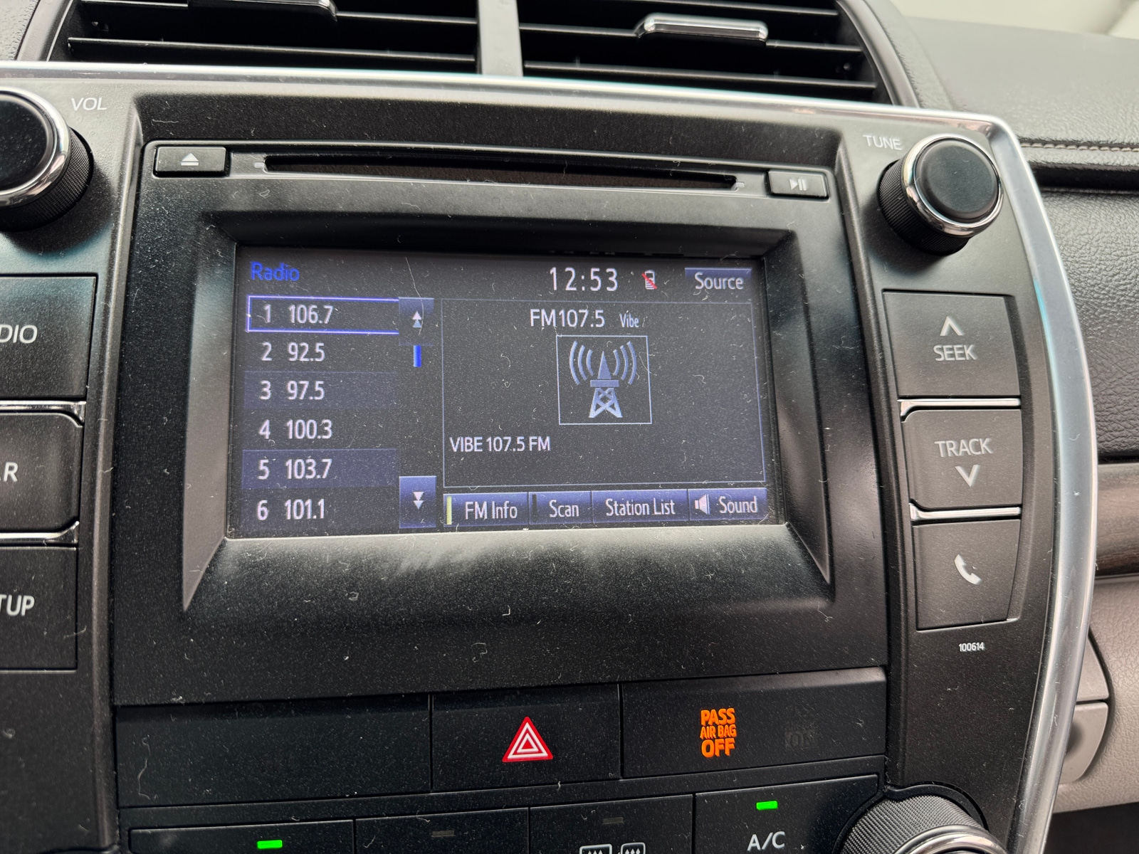 Thumbnail: 2016 Toyota Camry - 4