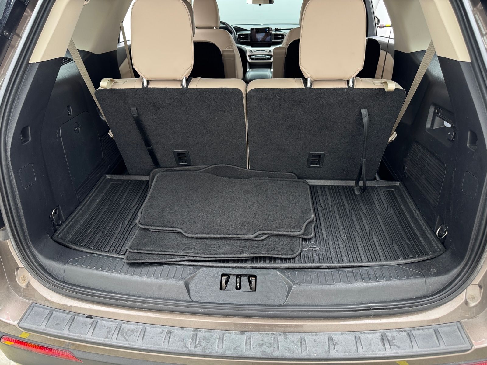 Thumbnail: 2021 Ford Explorer - 7