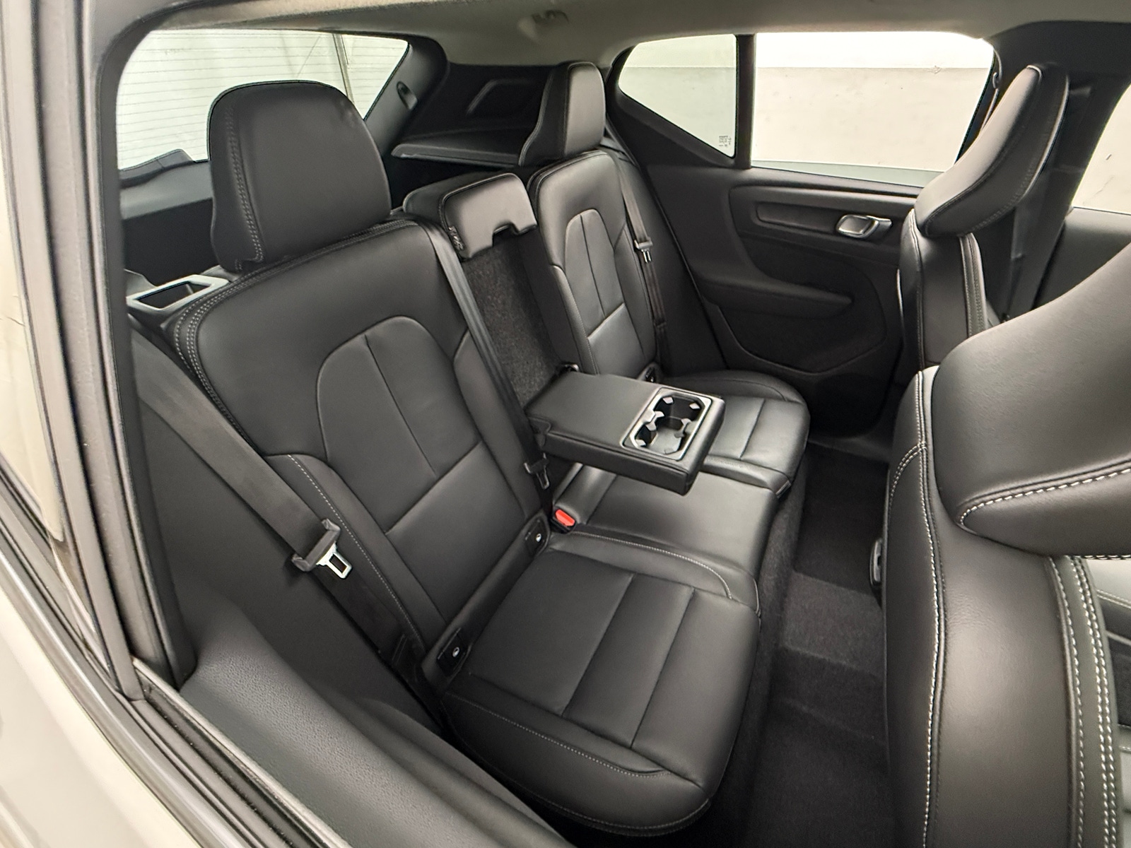 Thumbnail: 2025 Volvo XC40 - 6