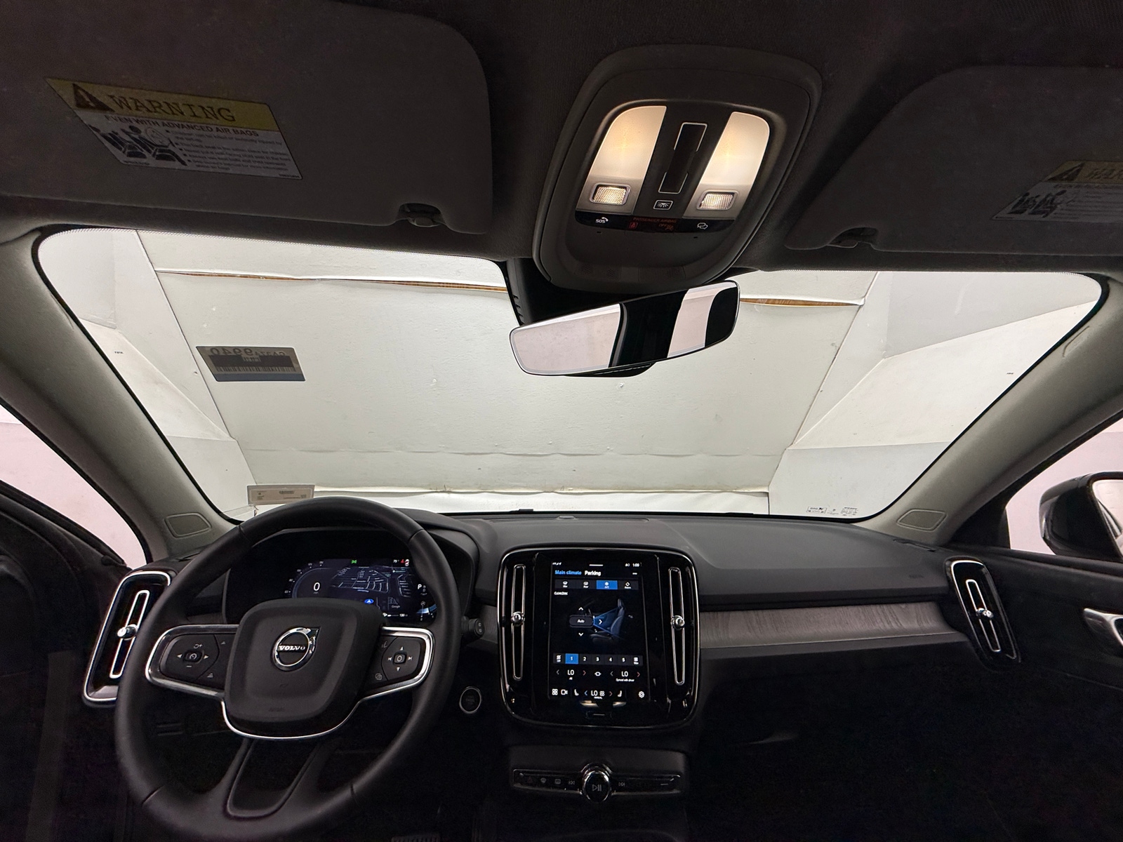 Thumbnail: 2025 Volvo XC40 - 3