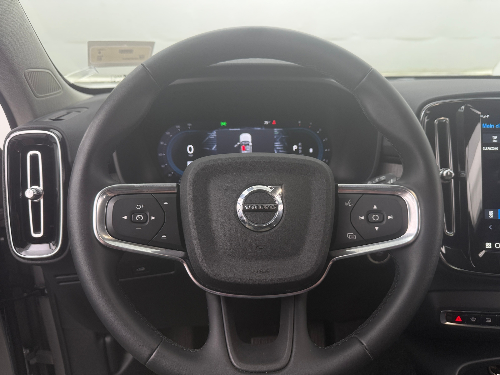 Thumbnail: 2025 Volvo XC40 - 5