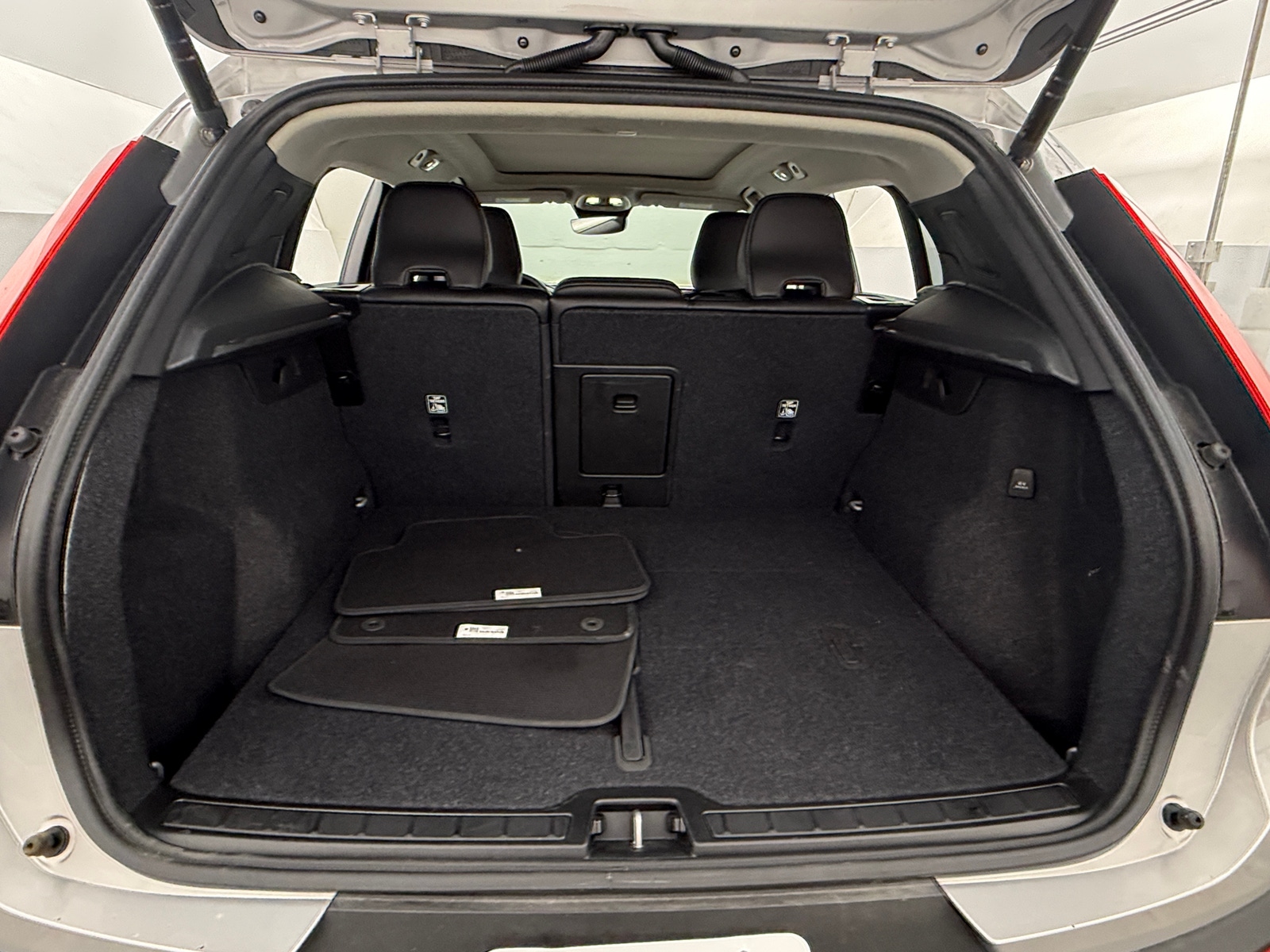 Thumbnail: 2025 Volvo XC40 - 7