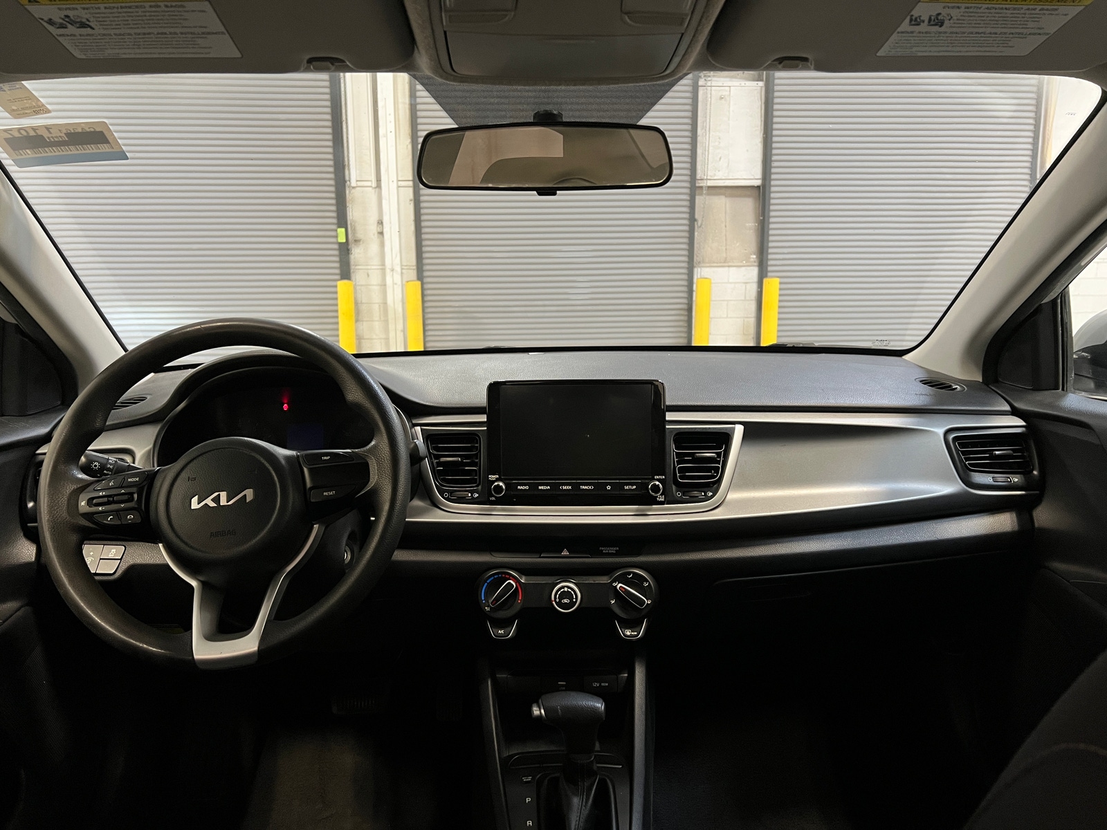 Thumbnail: 2023 Kia Rio - 3