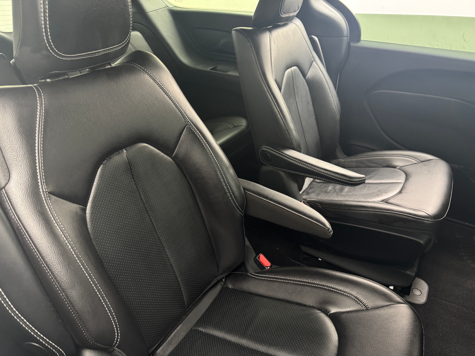 Thumbnail: 2022 Chrysler Pacifica - 5