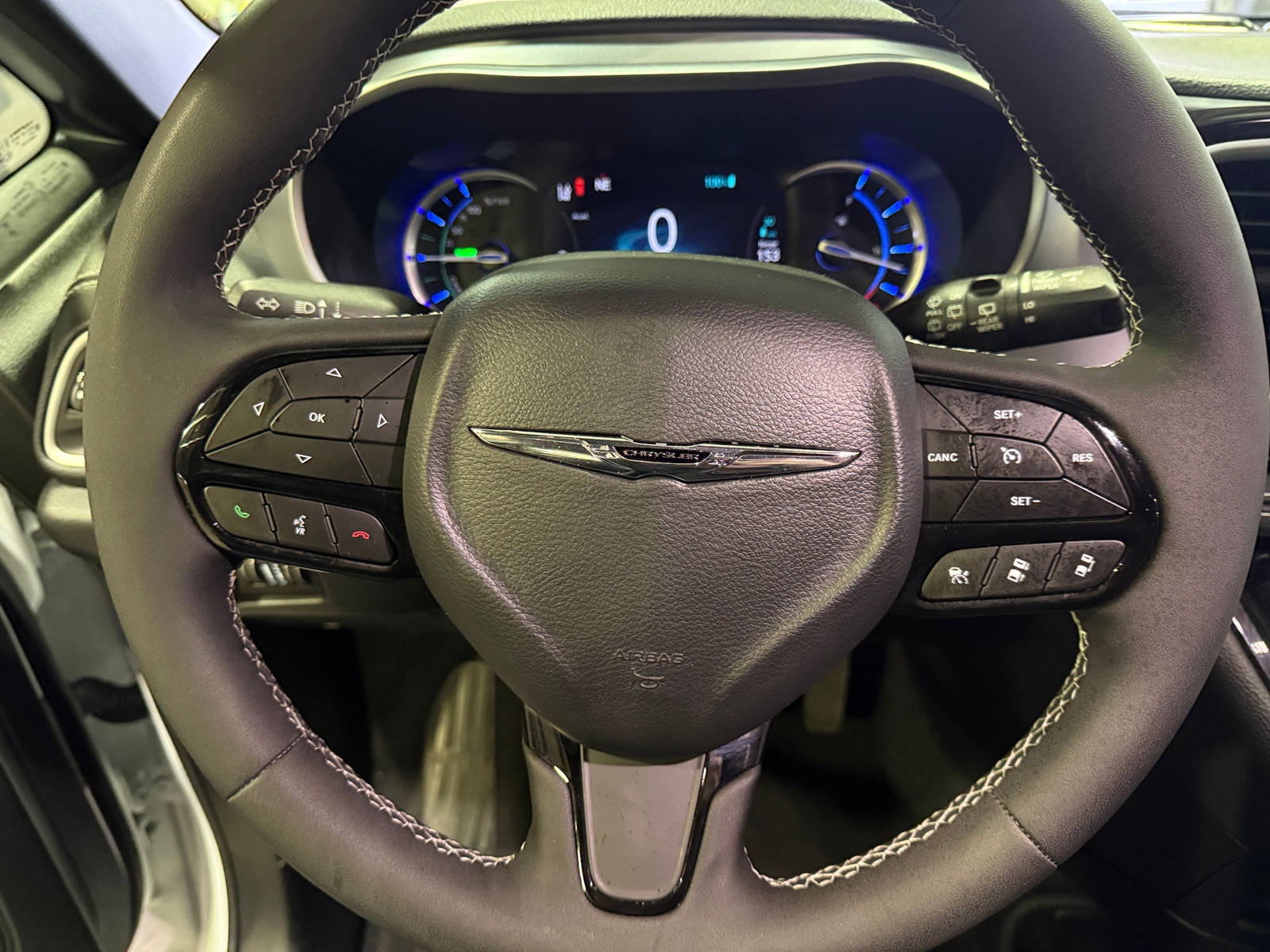 Thumbnail: 2022 Chrysler Pacifica - 4