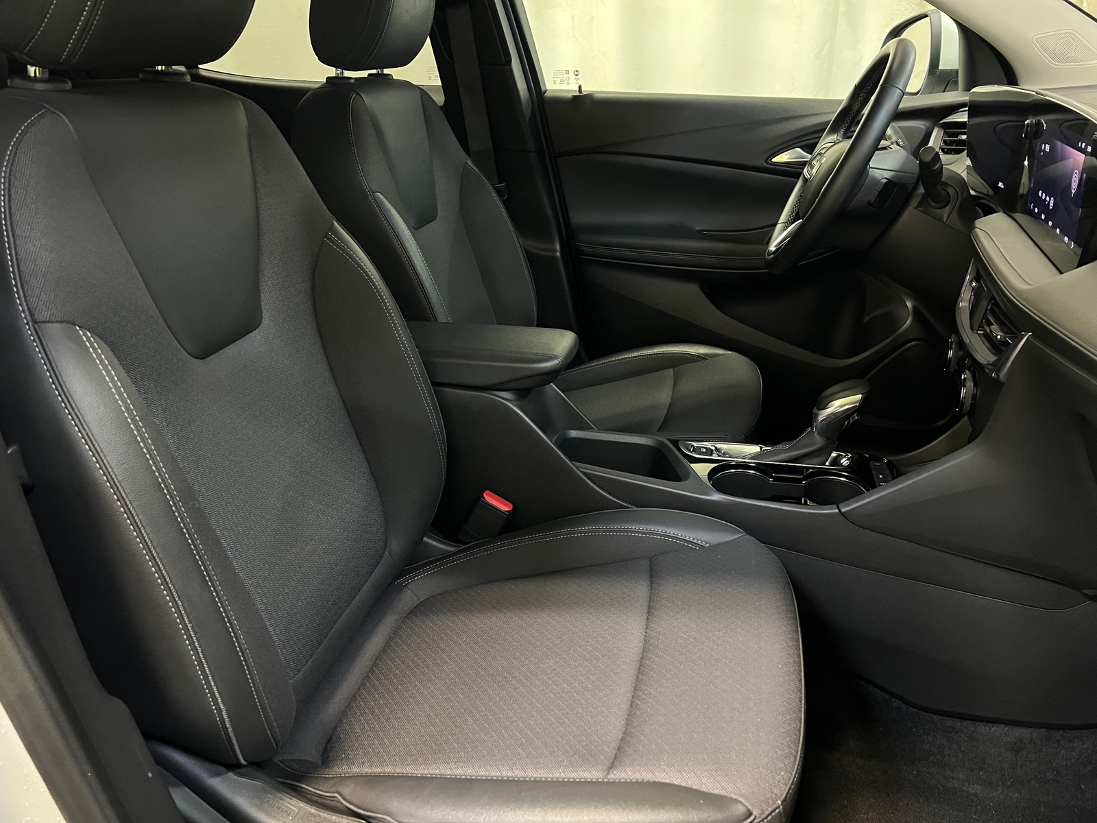 Thumbnail: 2025 Buick Encore GX - 2