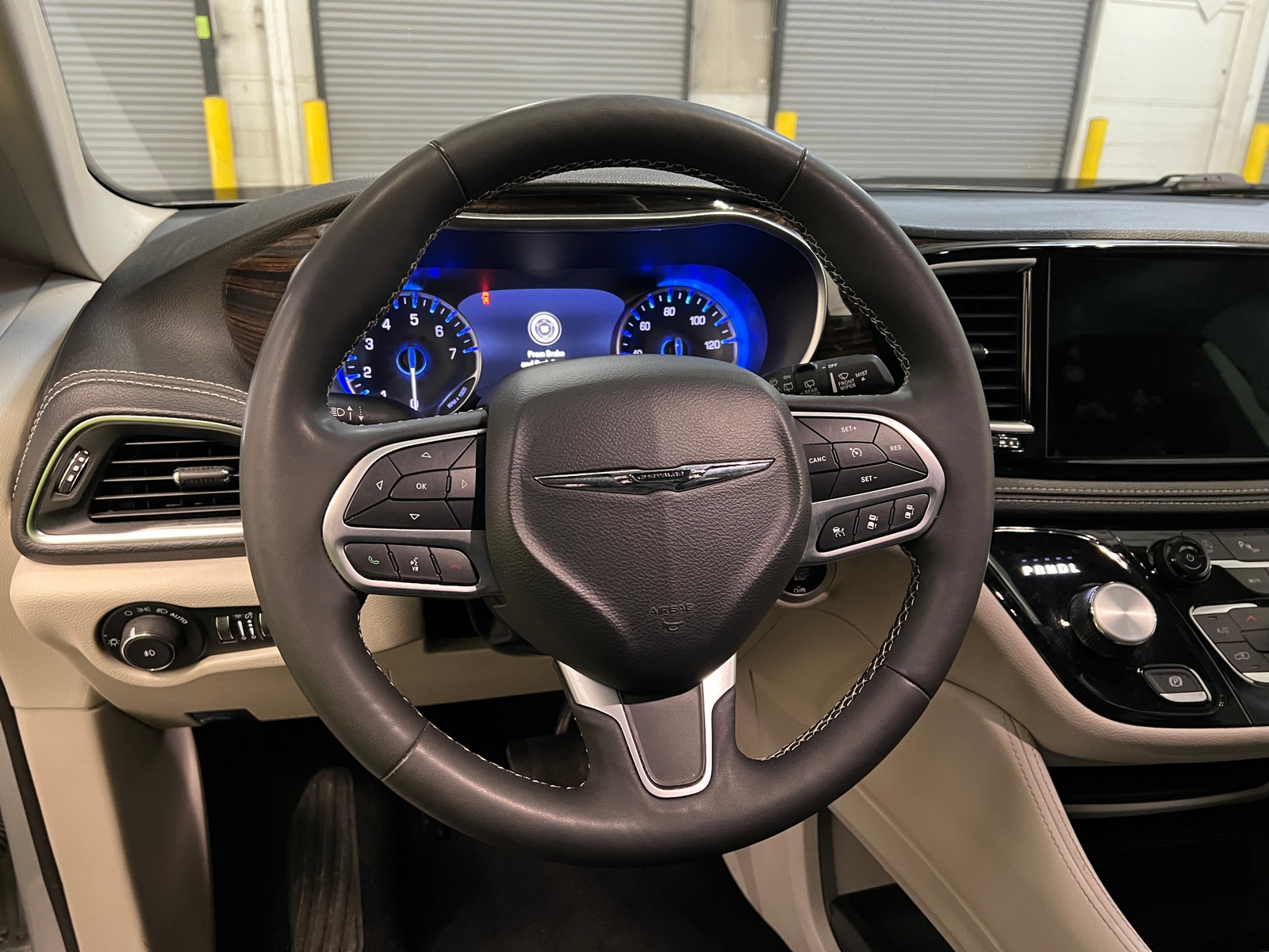 Thumbnail: 2024 Chrysler Pacifica - 4