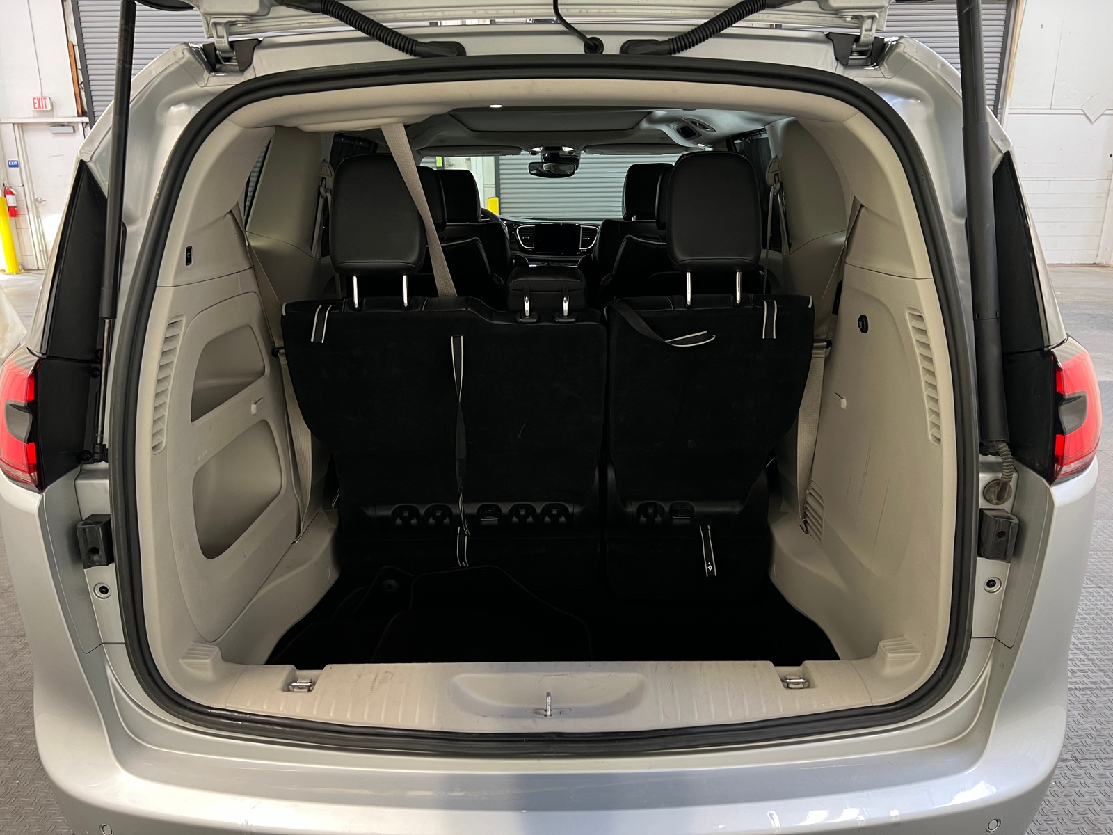 Thumbnail: 2024 Chrysler Pacifica - 6