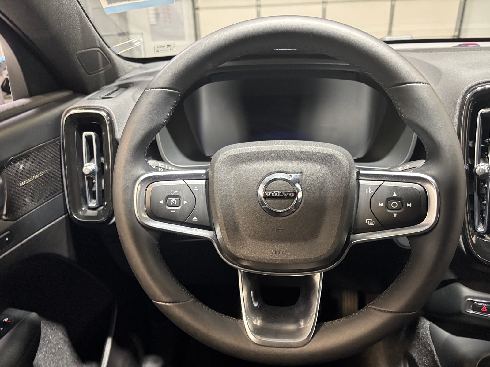 Thumbnail: 2024 Volvo C40 - 5