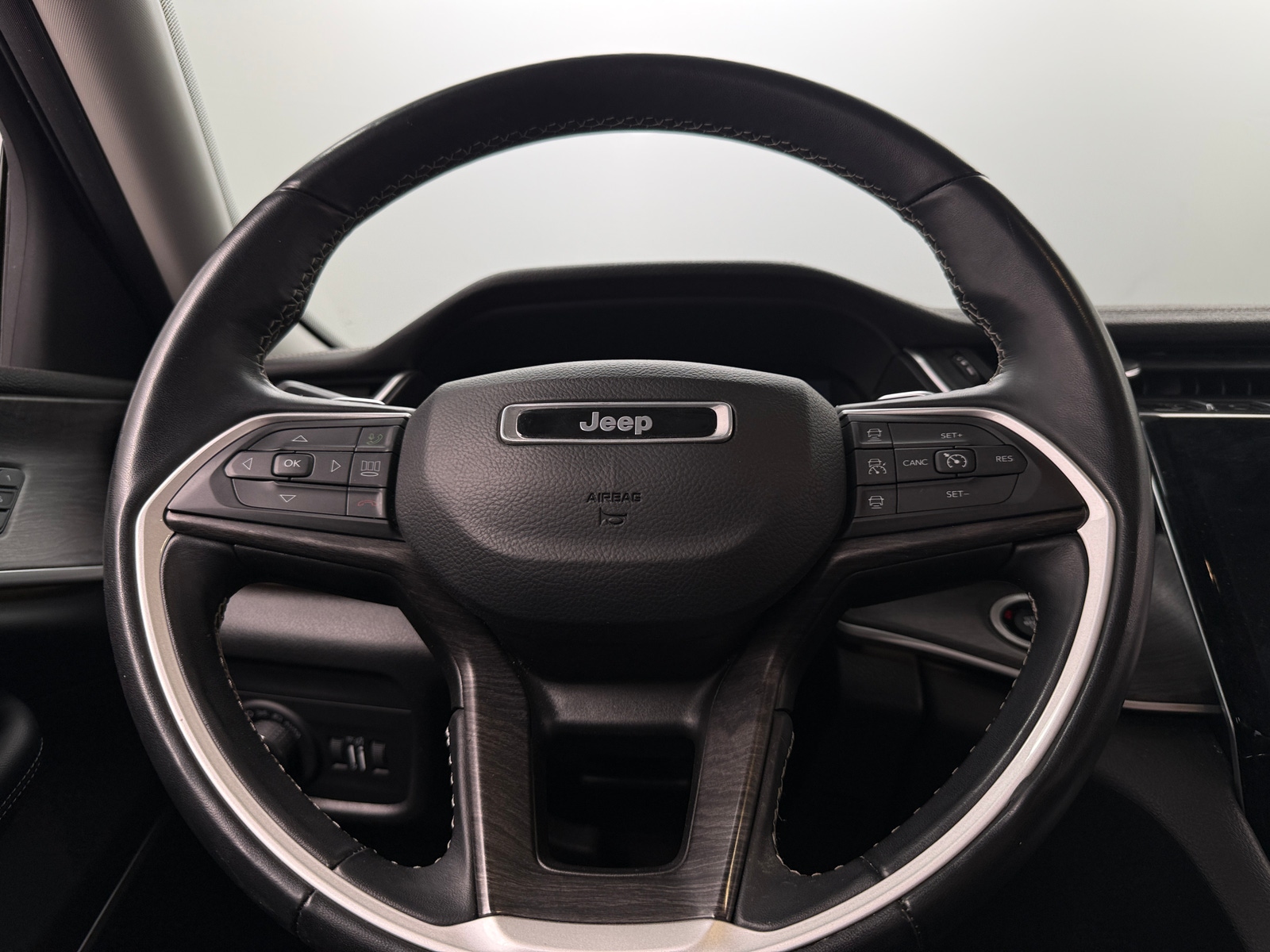 Thumbnail: 2022 Jeep Grand Cherokee L - 4