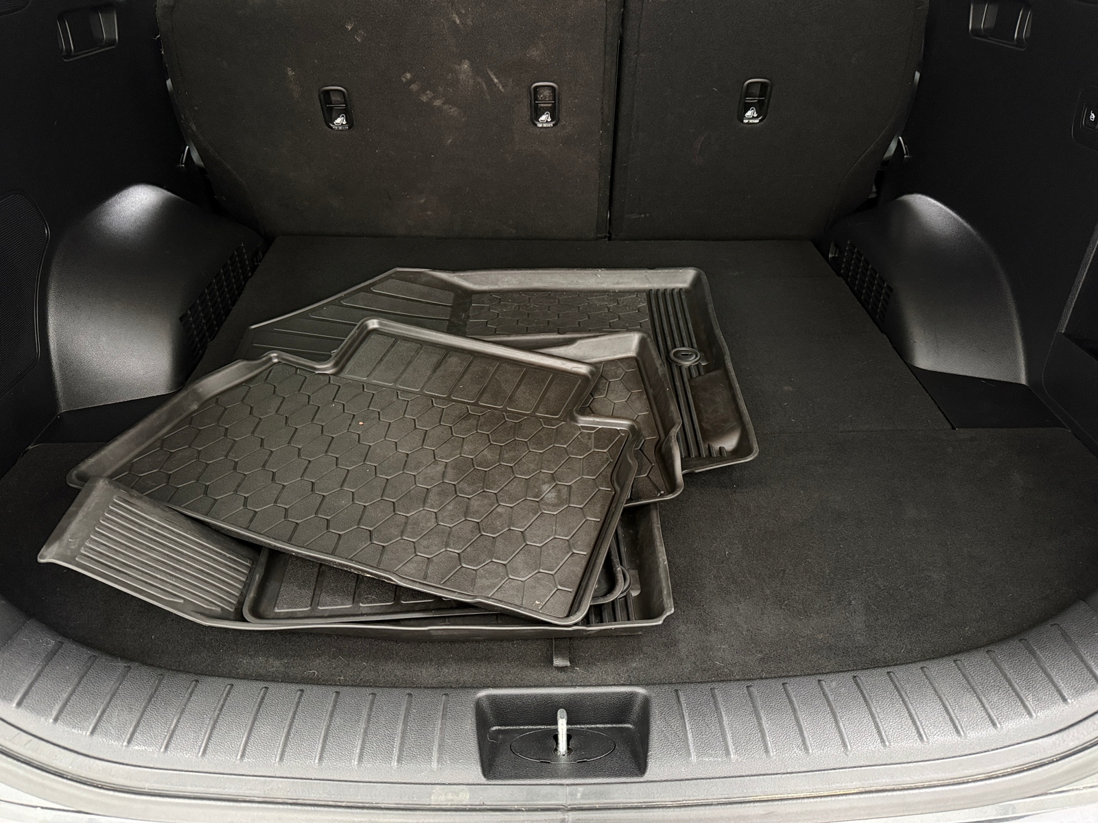 Thumbnail: 2020 Hyundai Santa Fe - 6